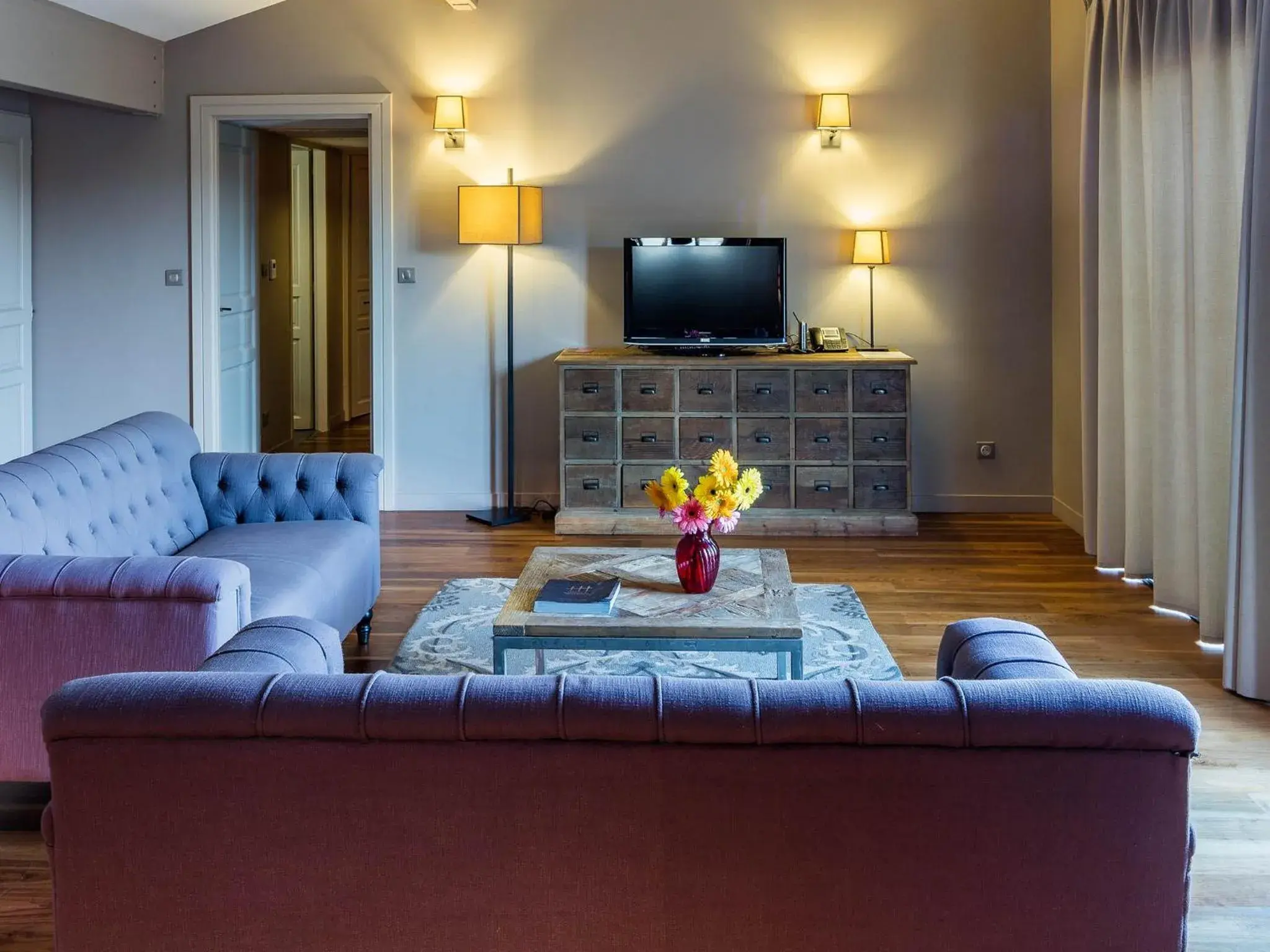 Two-Bedroom Apartment in Garrigae Distillerie de Pezenas - Hotellerie & Spa Two-Bedroom Apartment in Garrigae Distillerie de Pezenas - Hotellerie & Spa