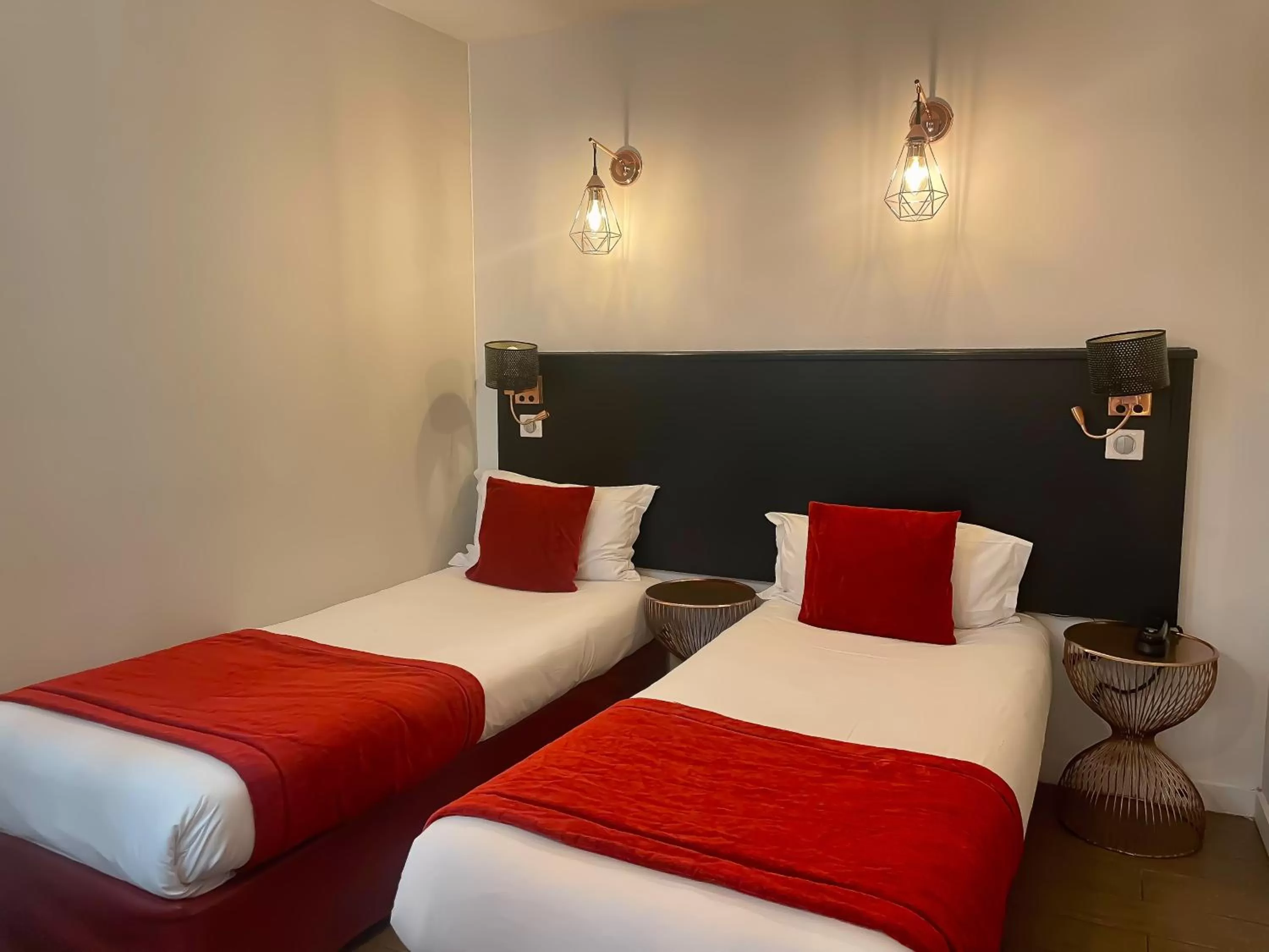 Bedroom, Bed in Hôtel Eiffel Rive Gauche