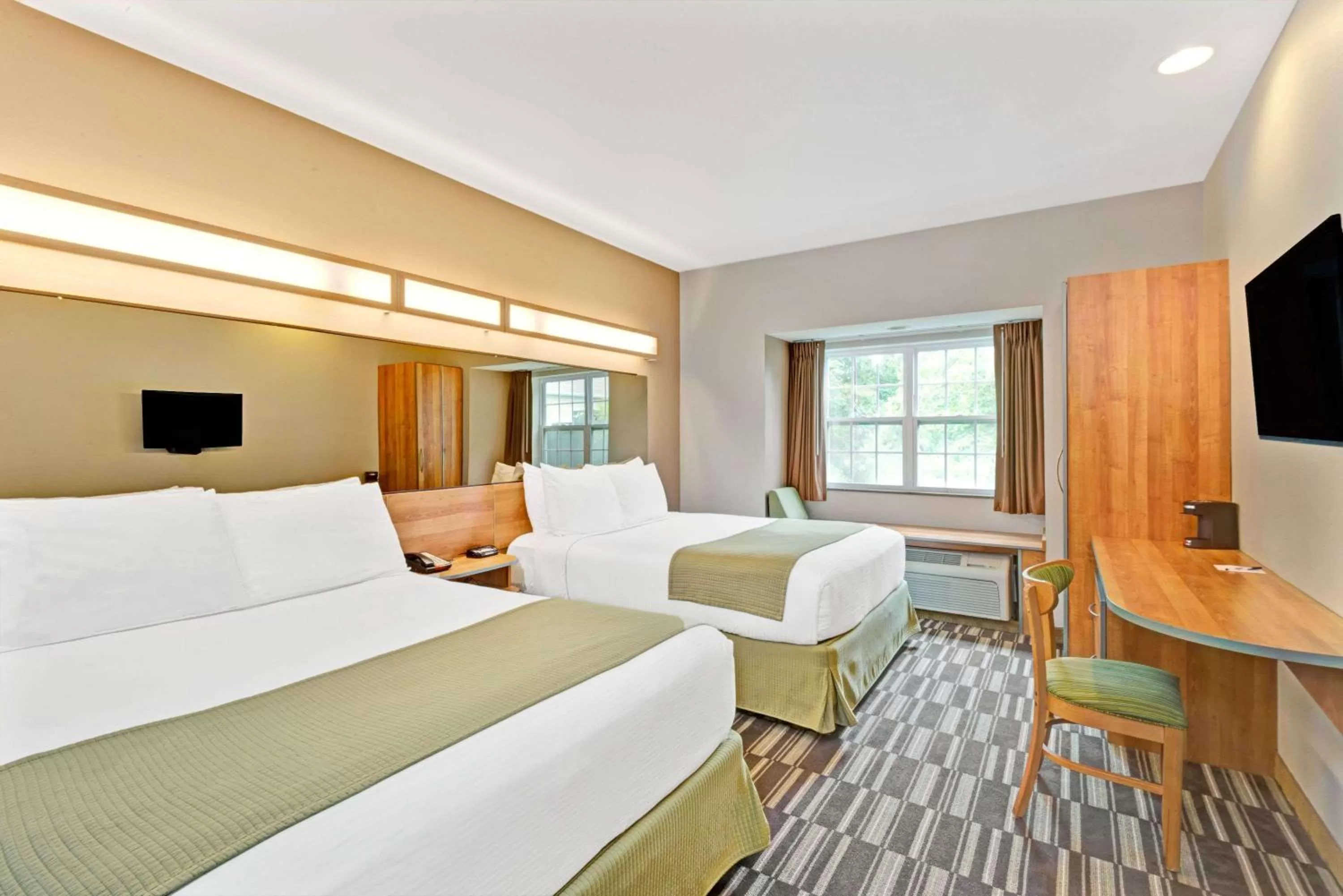 Photo of the whole room, Bed in York Microtel Inn & Suites by Wyndham