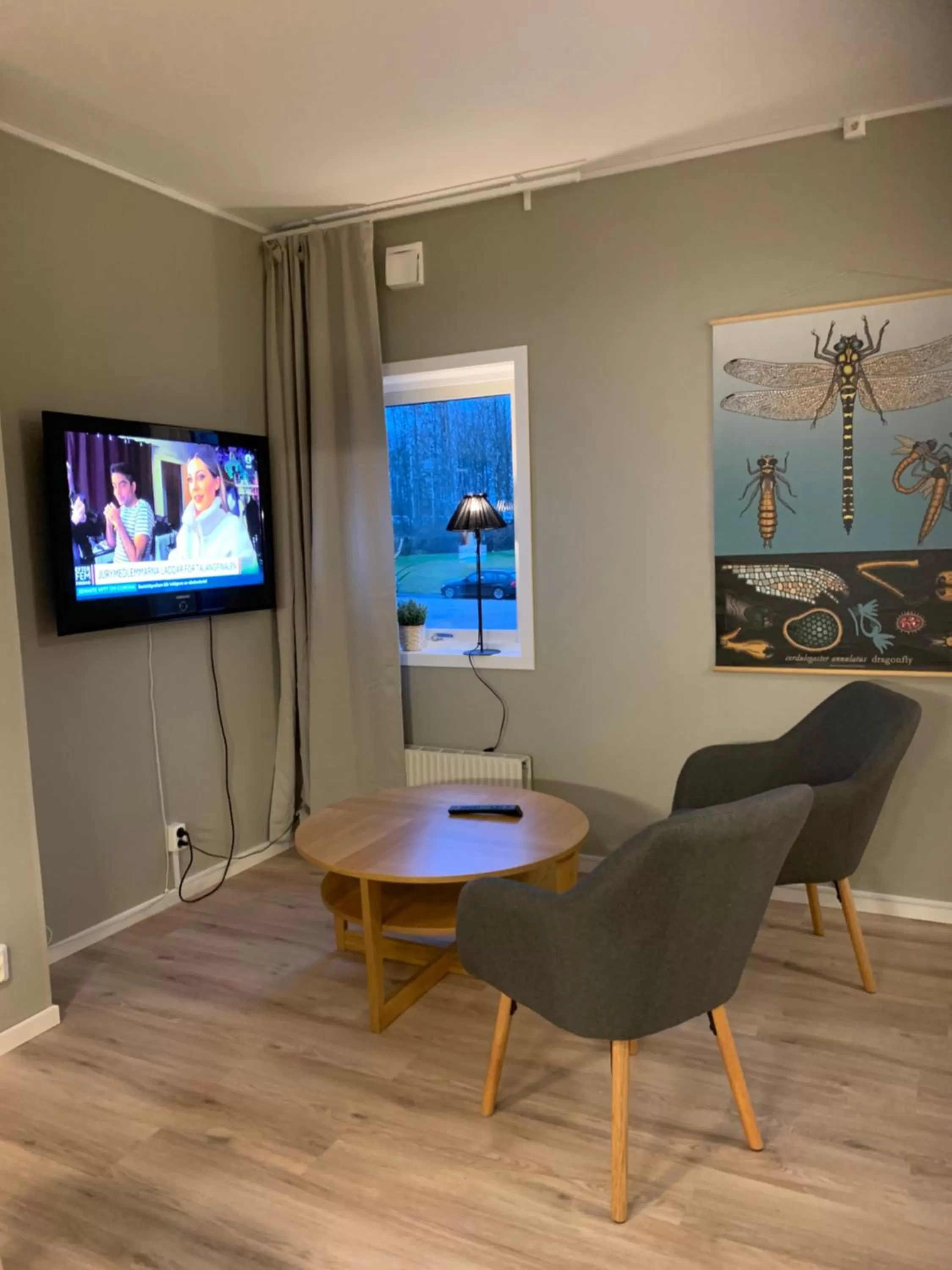 Property building, TV/Entertainment Center in Vallabiten Rum och Lägenheter