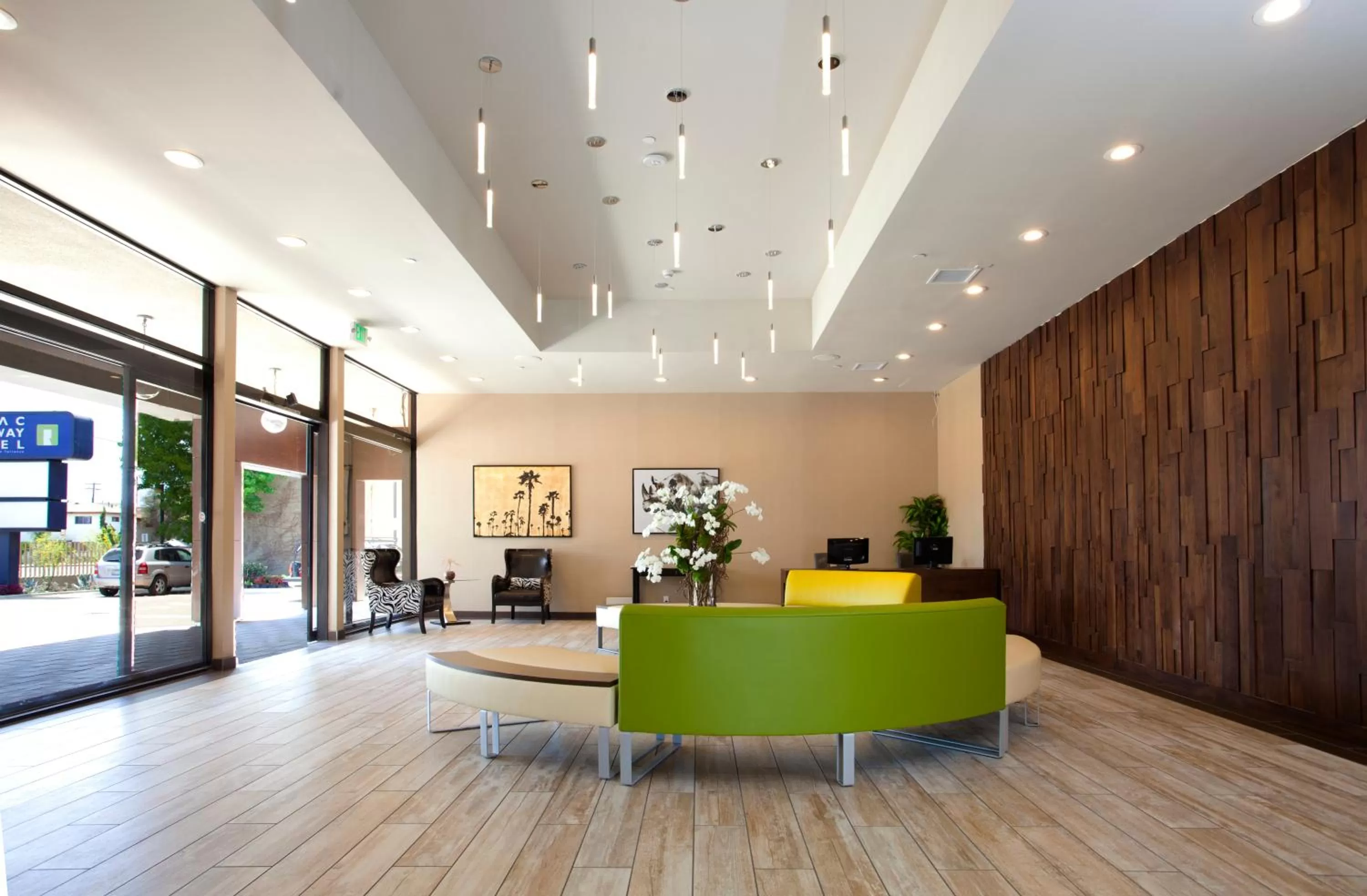 Lobby or reception in Redac Gateway Hotel Torrance