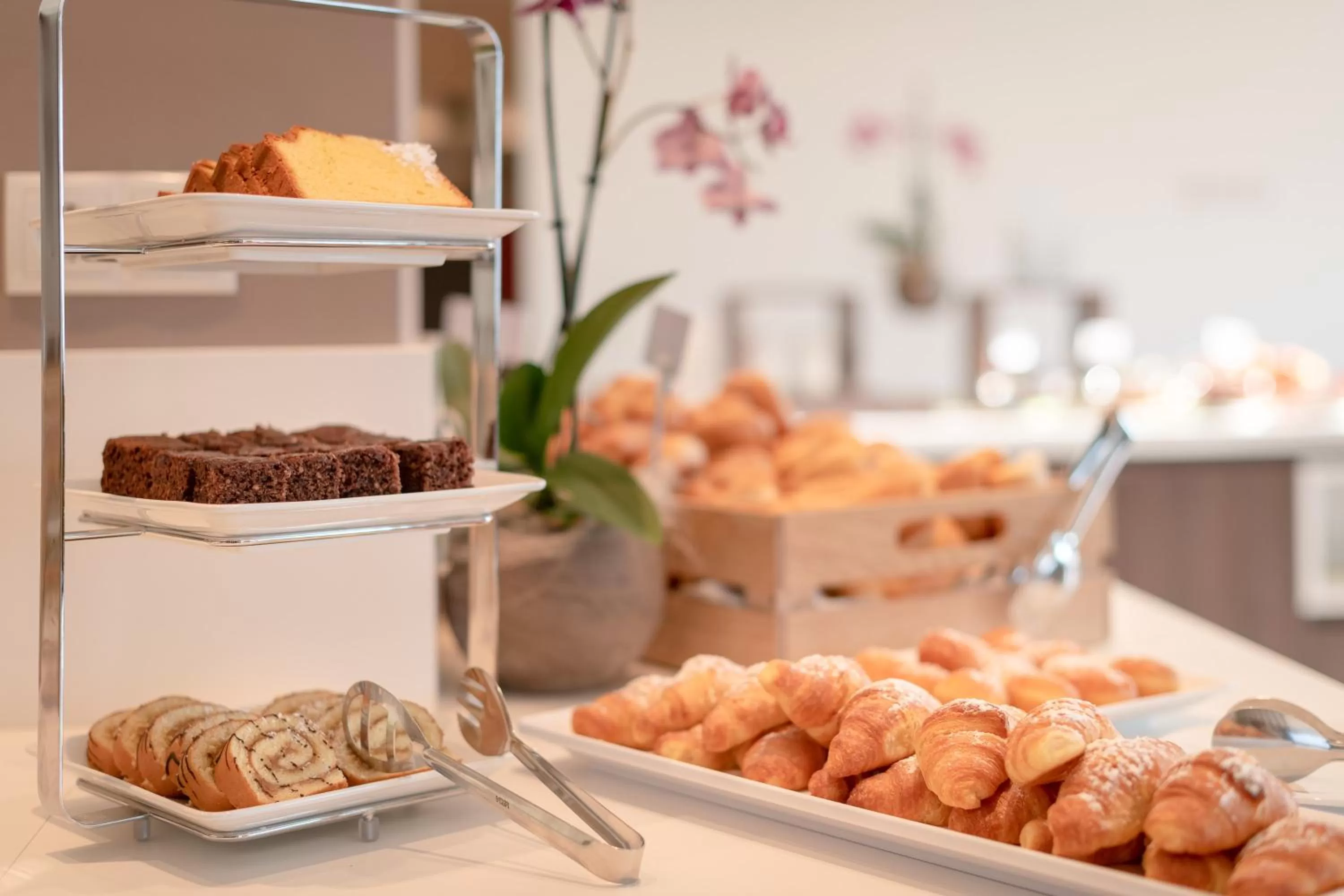 Buffet breakfast in Residence Garni Hotel Vineus