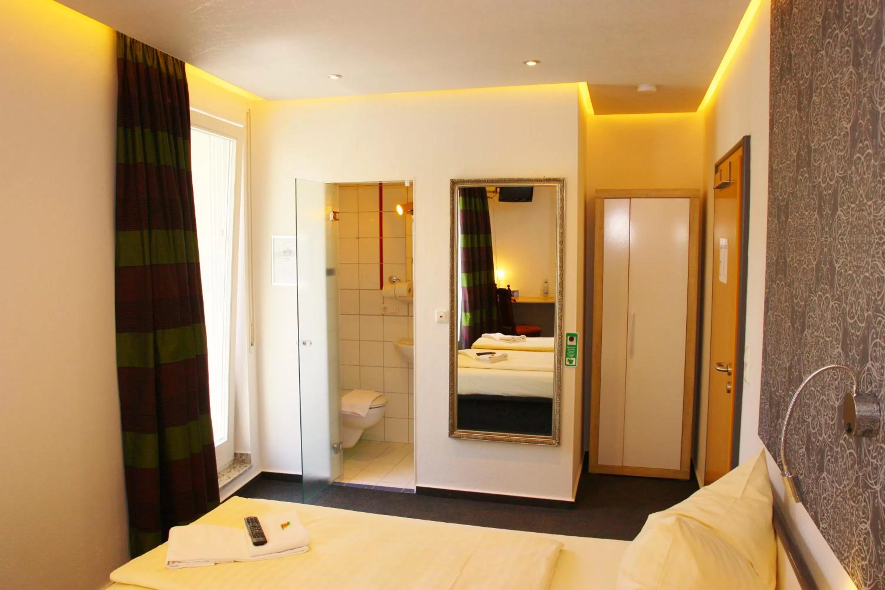 Photo of the whole room, Bed in Hotel am Schloss