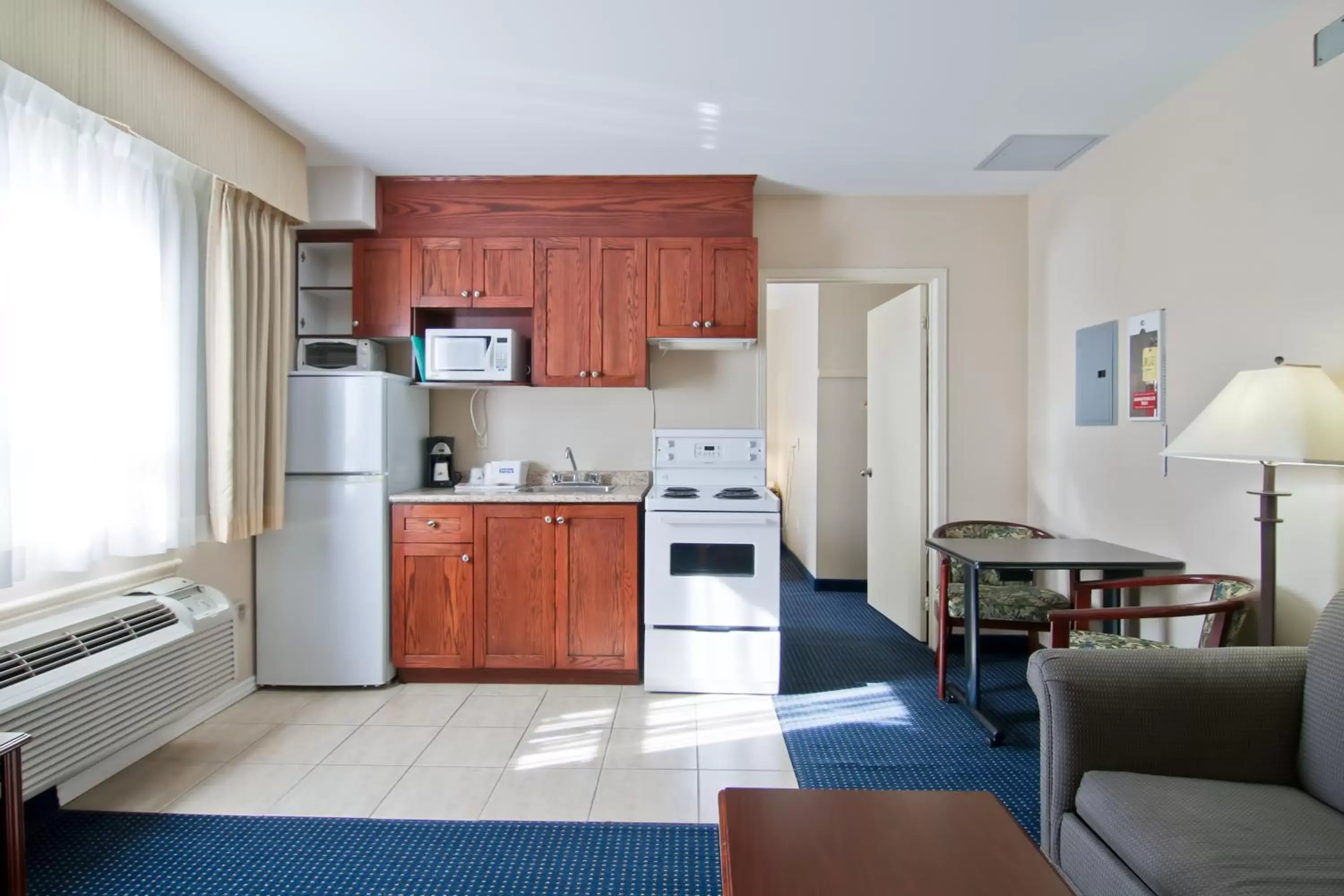 Premier Queen Suite with Kitchenette - Non-Smoking in Travelodge by Wyndham Trenton Premier Queen Suite with Kitchenette - Non-Smoking in Travelodge by Wyndham Trenton