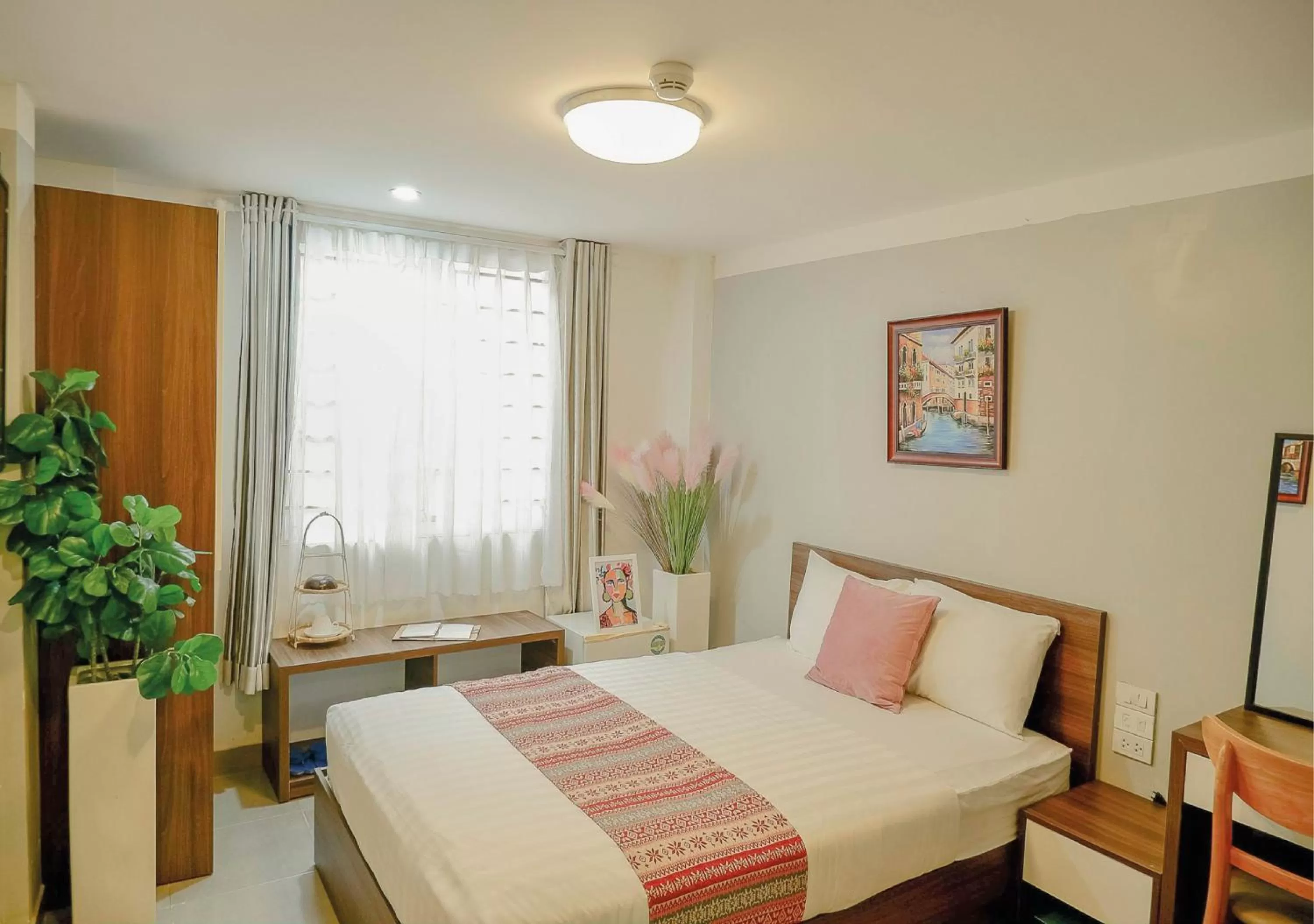 Bed in Galaxy Boutique Sai Gon Central Hotel