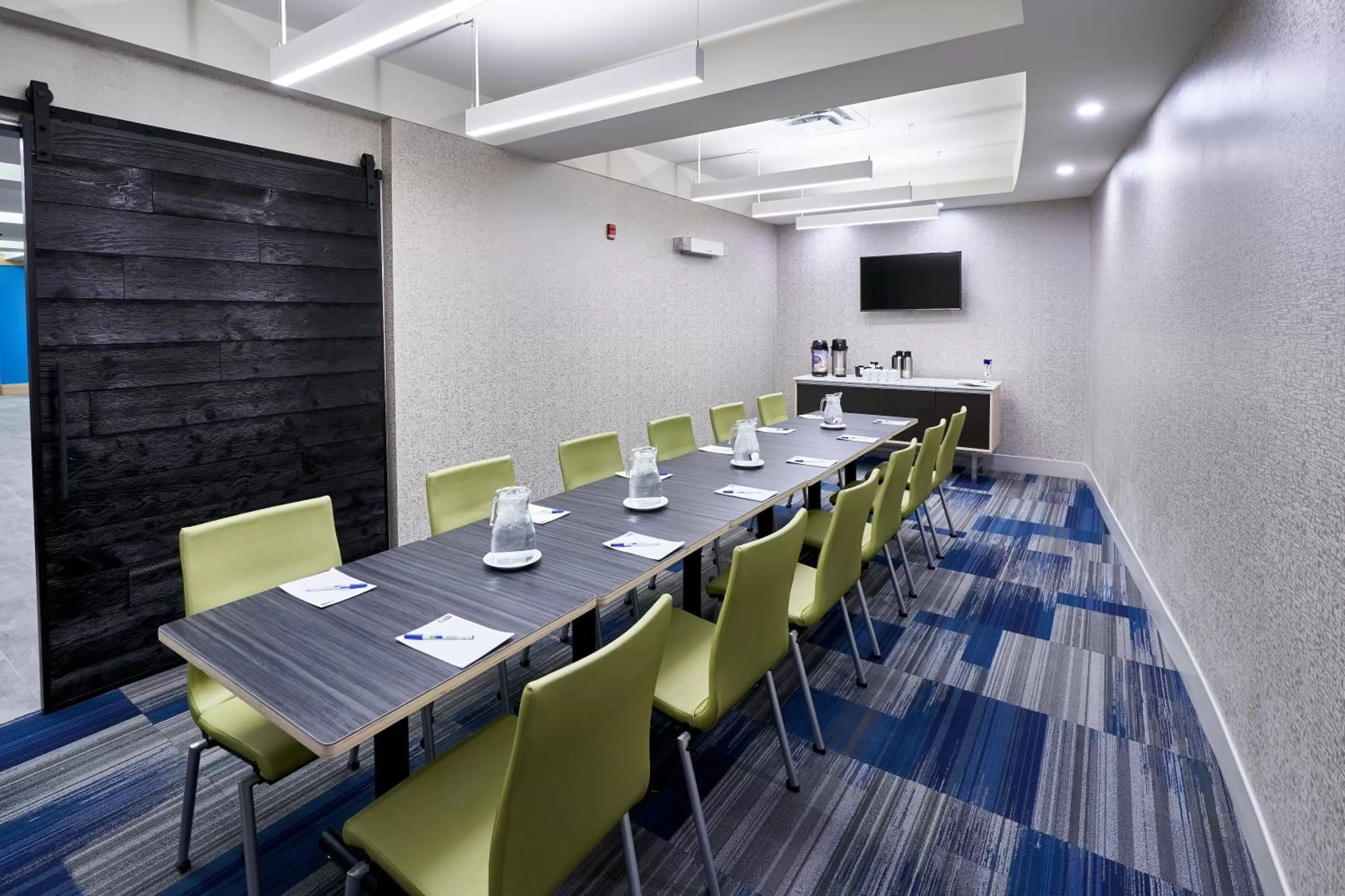 Meeting/conference room in Holiday Inn Express Hotel & Suites Dieppe Airport by IHG