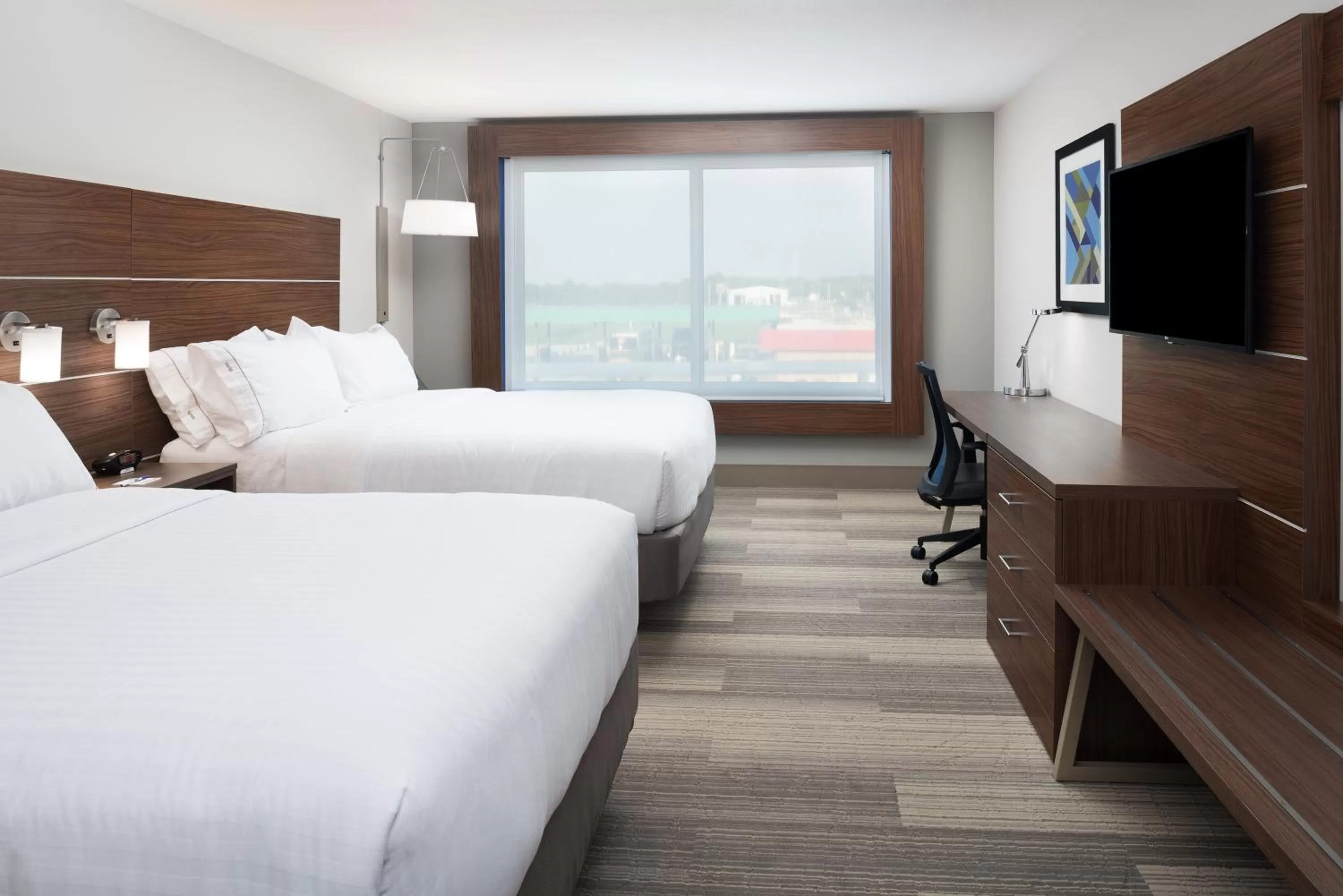 Photo of the whole room, Bed in Holiday Inn Express & Suites Kingdom City by IHG