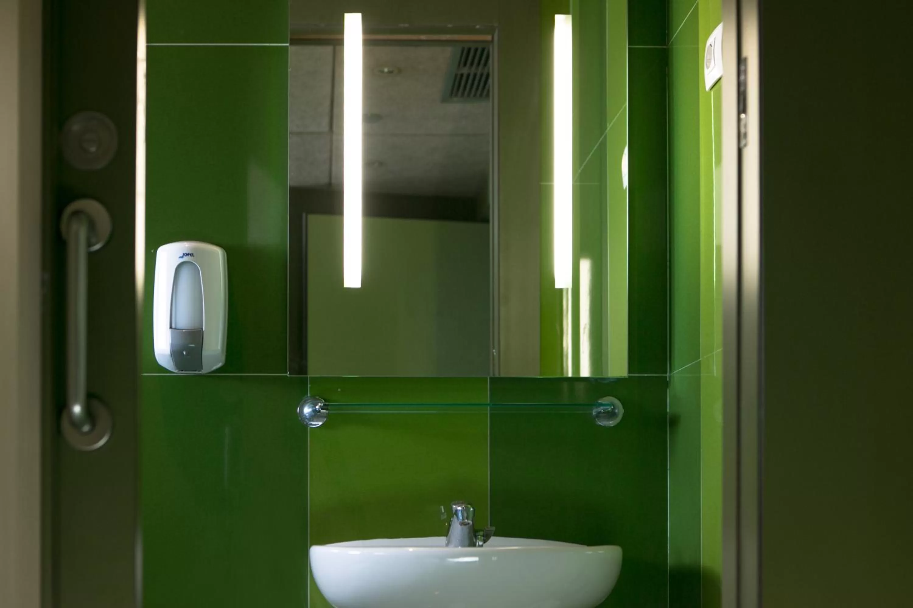 Bathroom in Urbany Hostel Barcelona