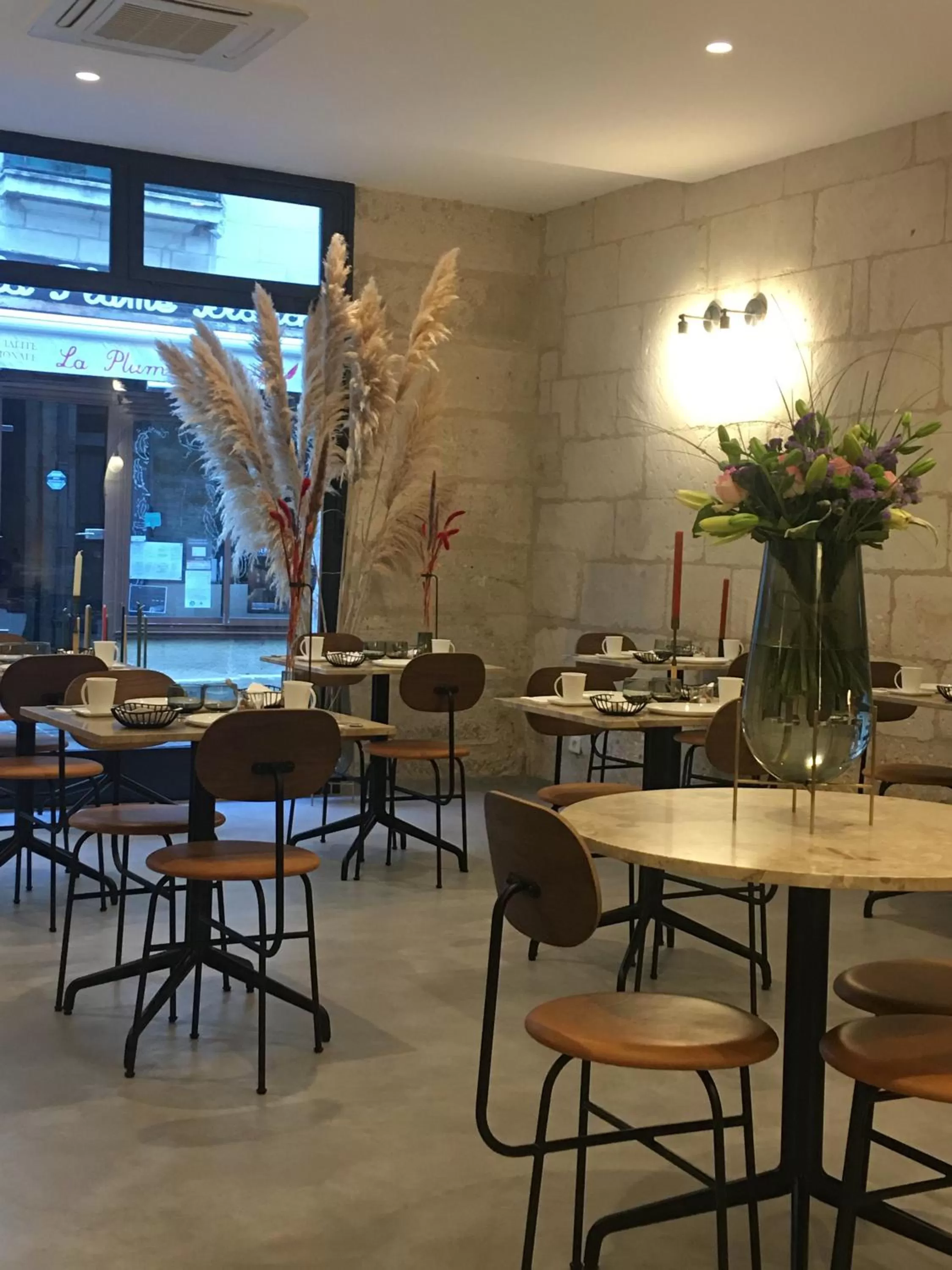 Restaurant/places to eat in Hôtel L'Adresse