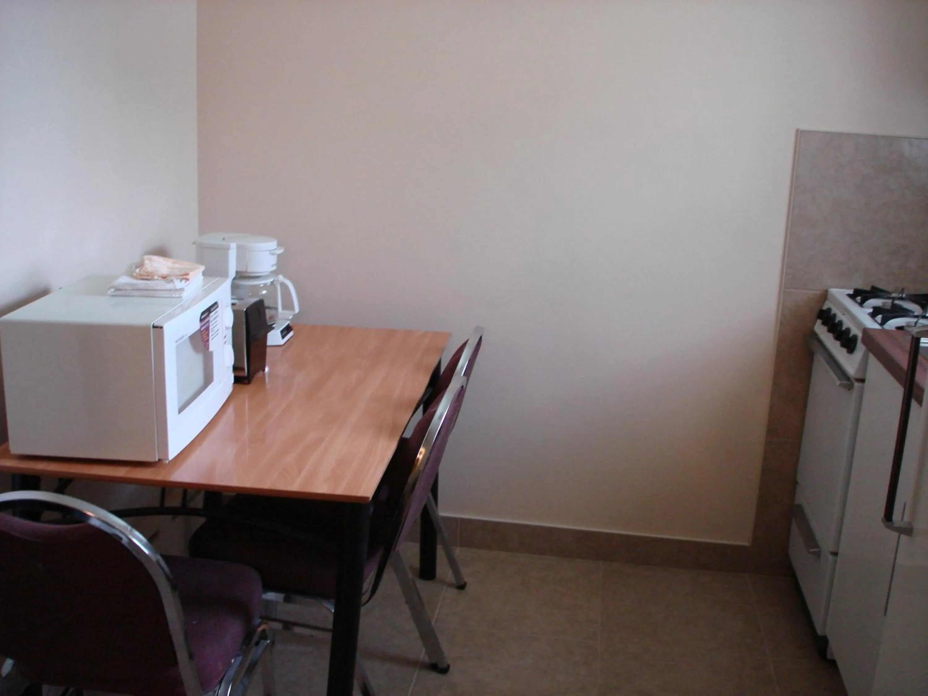 Kitchen or kitchenette in The Gables Inn