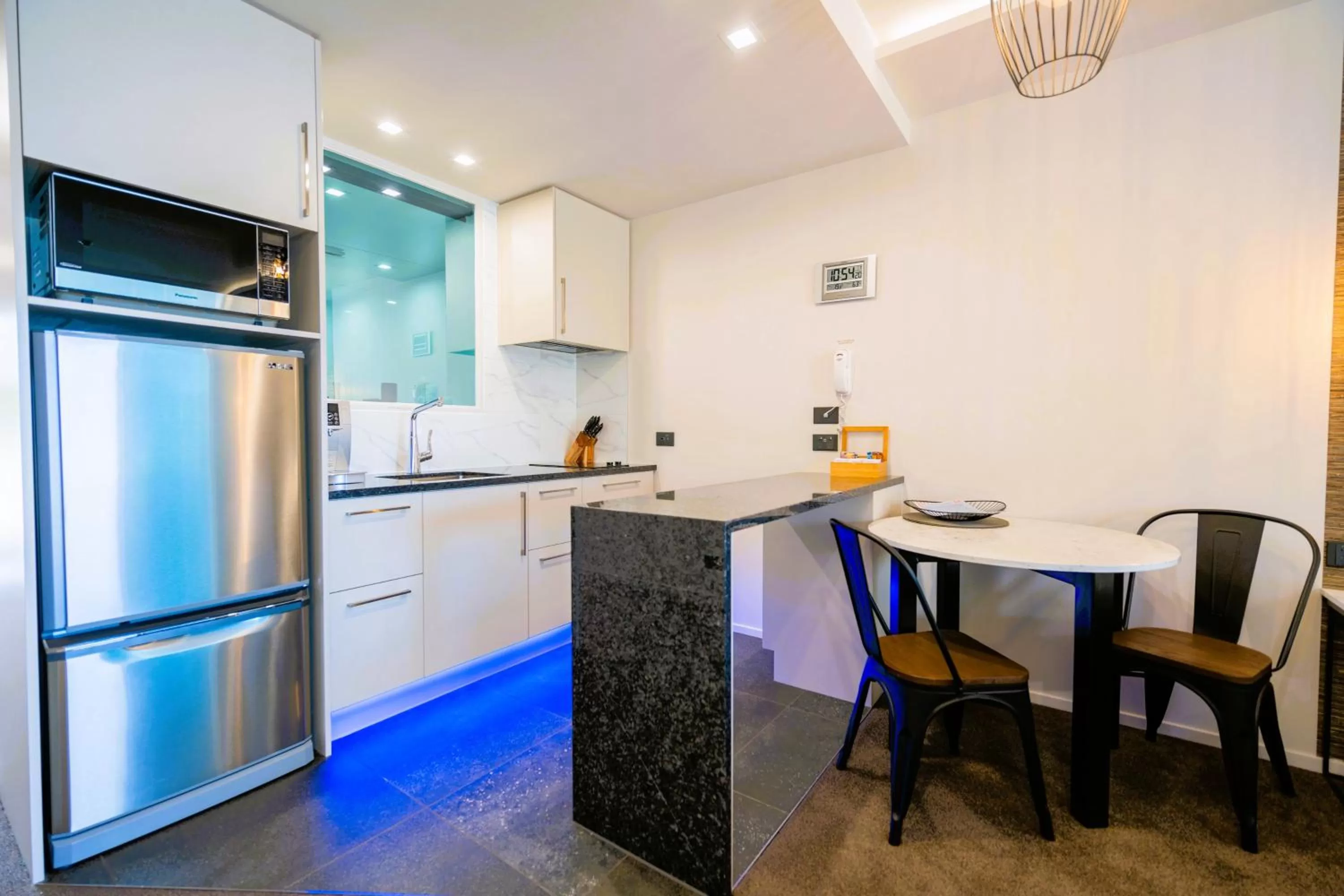 kitchen in Fiordland Lakeview Motel and Apartments