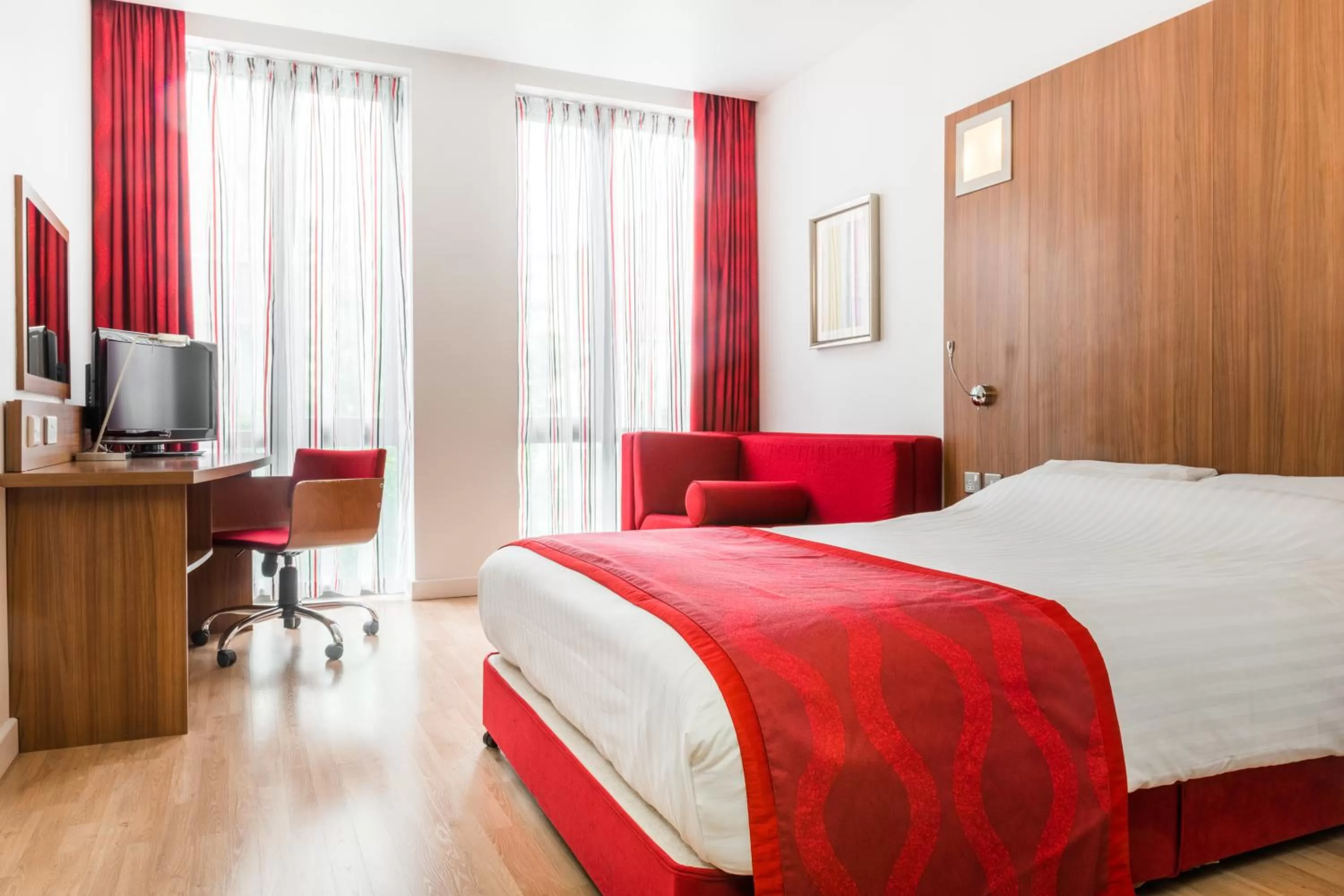 Bed in Ramada Encore Leicester City Centre