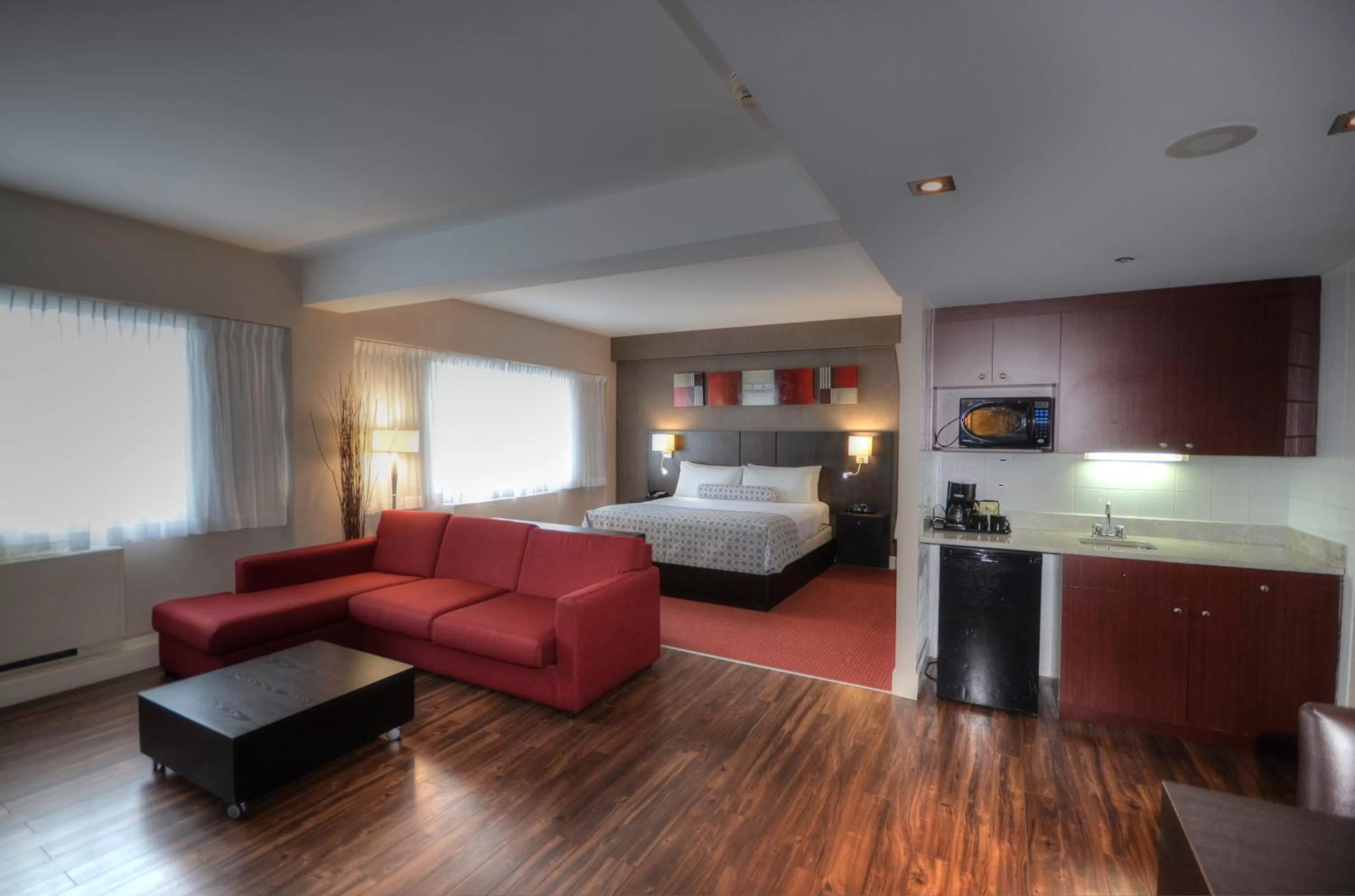 Bed in Armon Plaza Montreal Airpt, Trademark Collection by Wyndham