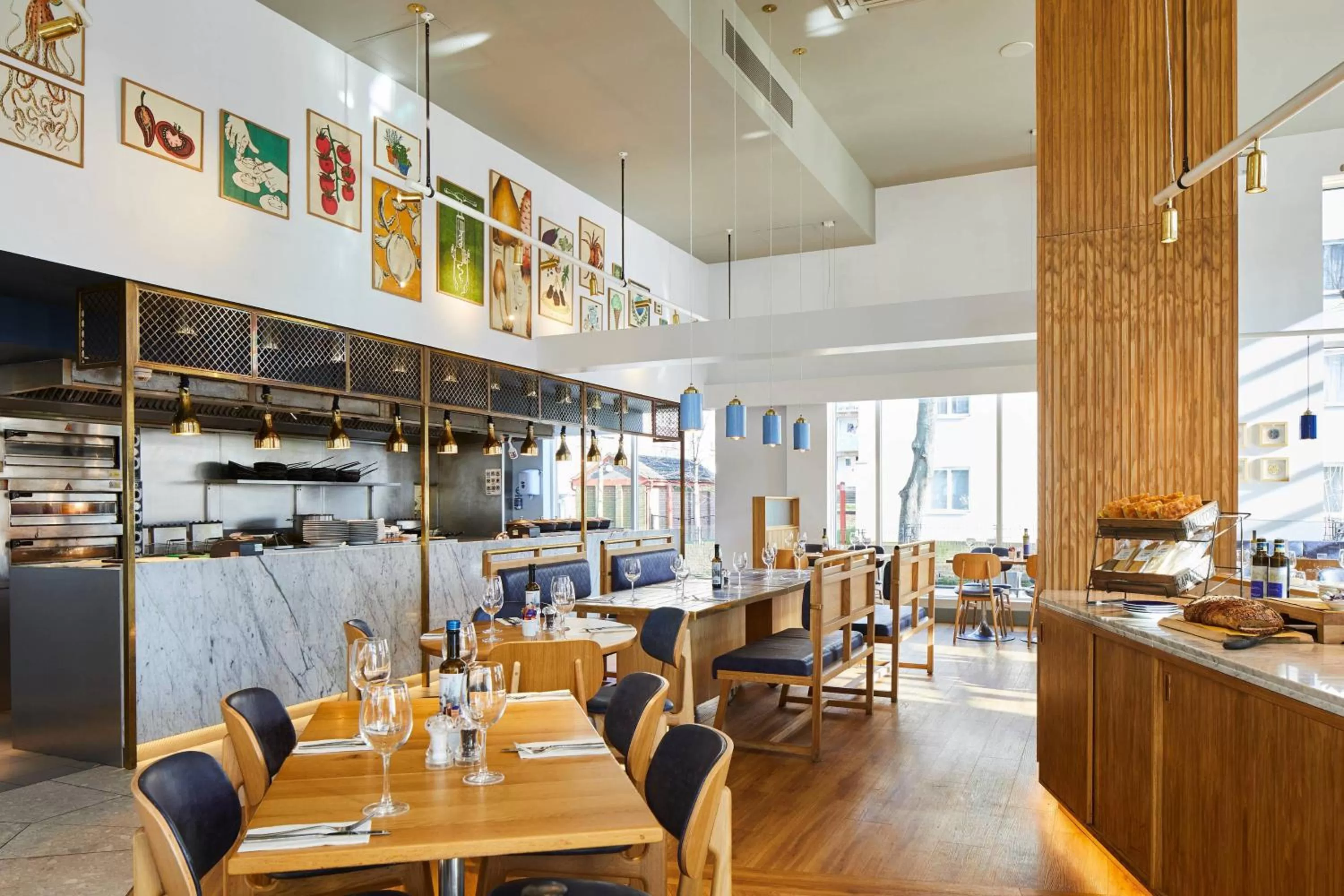 Restaurant/places to eat in London Marriott Maida Vale