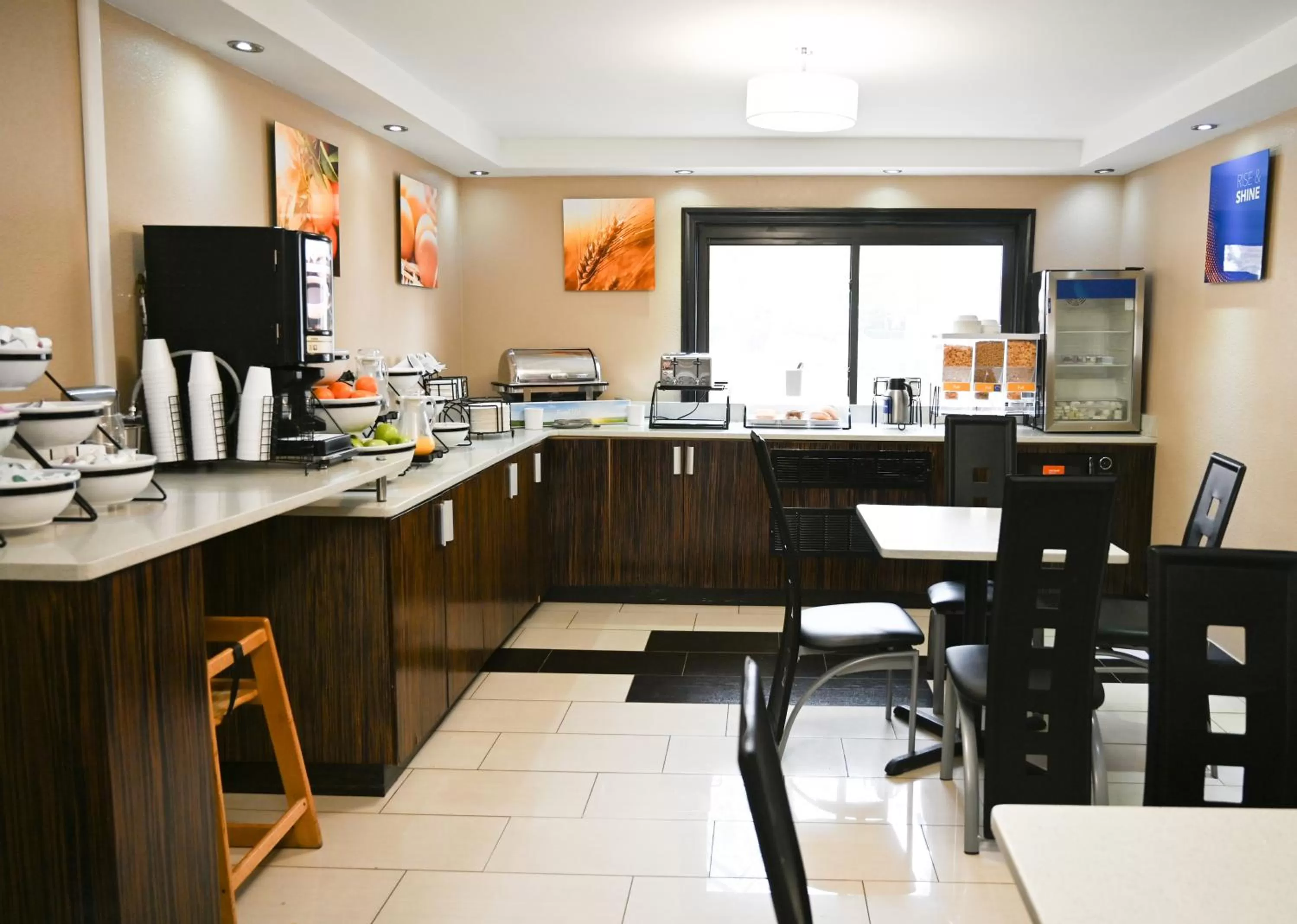 Breakfast in Comfort Inn Edgewater on Hudson River