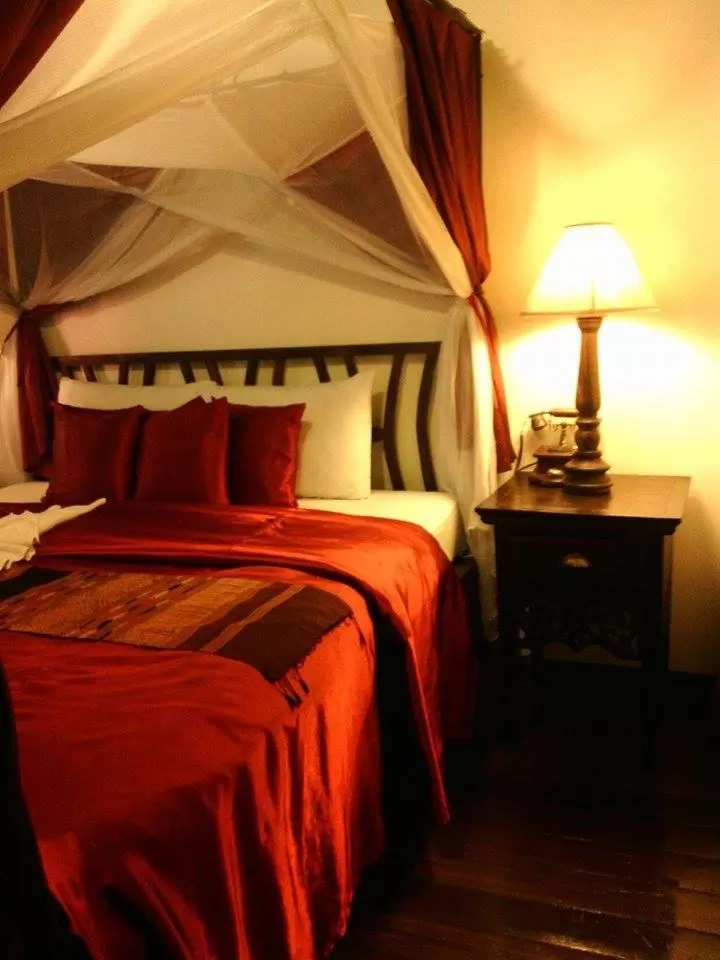 Bed in Tri Yaan Na Ros Colonial House