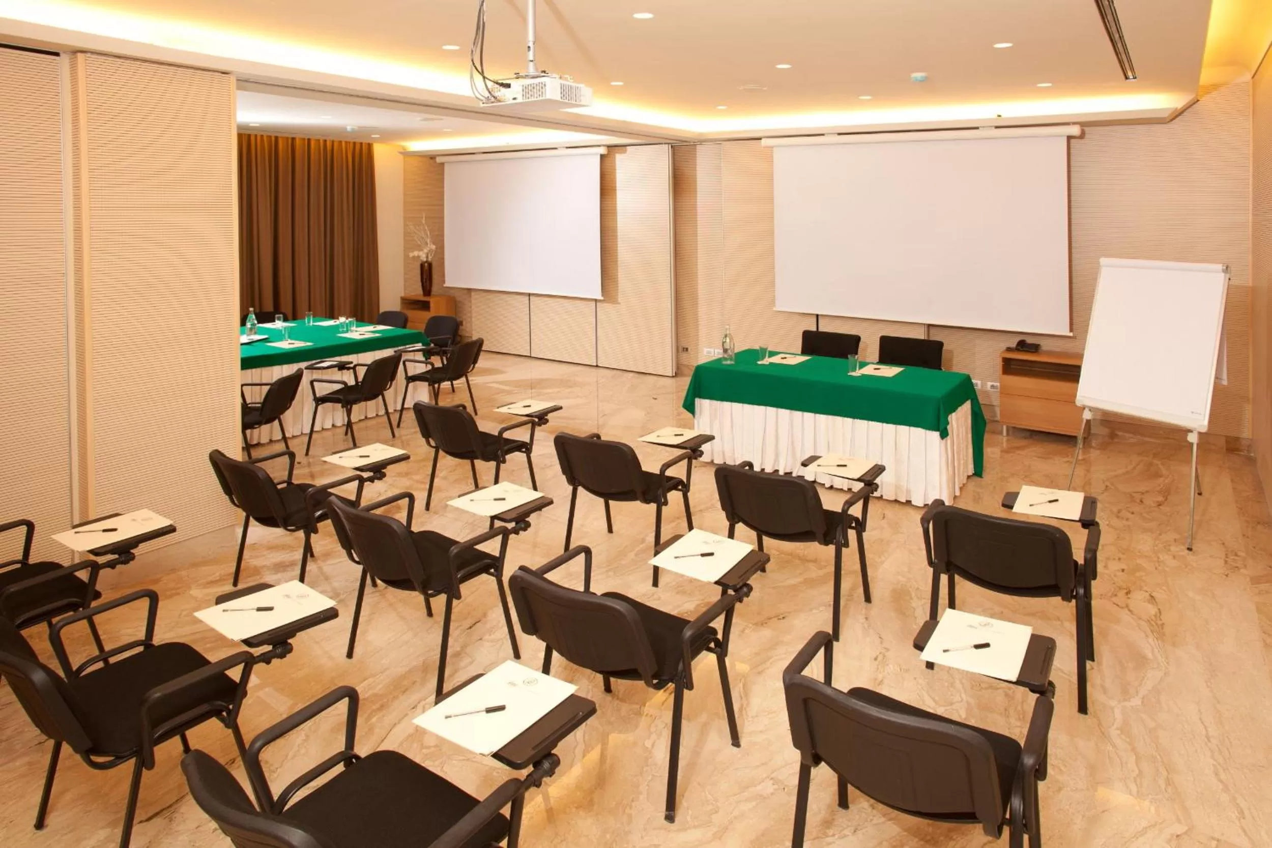 Business facilities in Hotel Piccolo Borgo