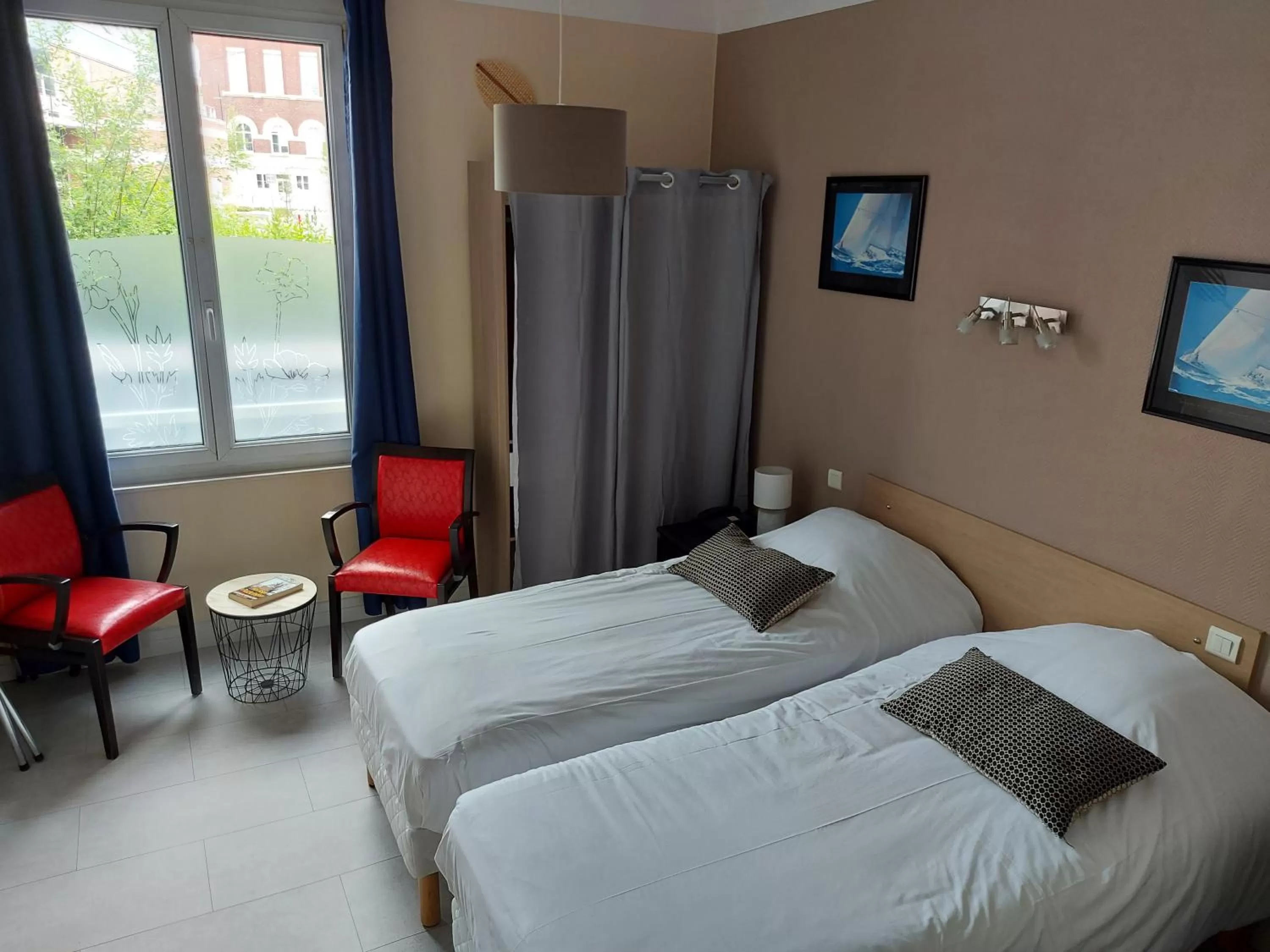 Bed in Hotel De La Paix