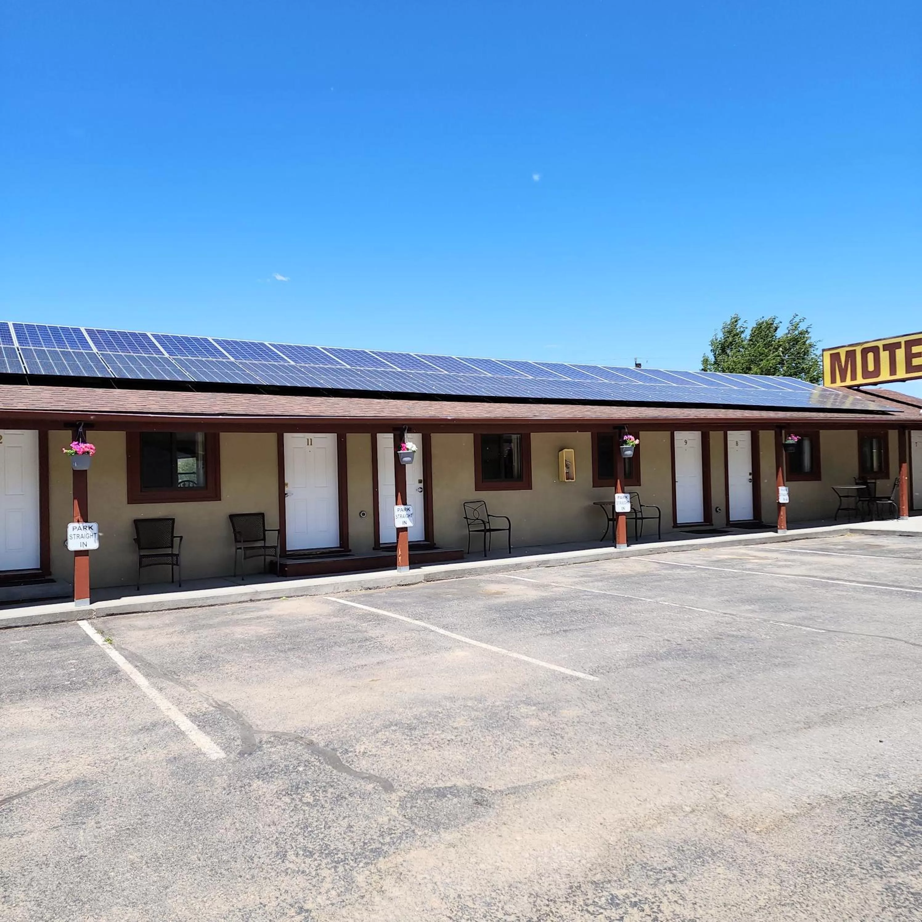 Property building in Canyon Motel near Rocky Mountain National Park
