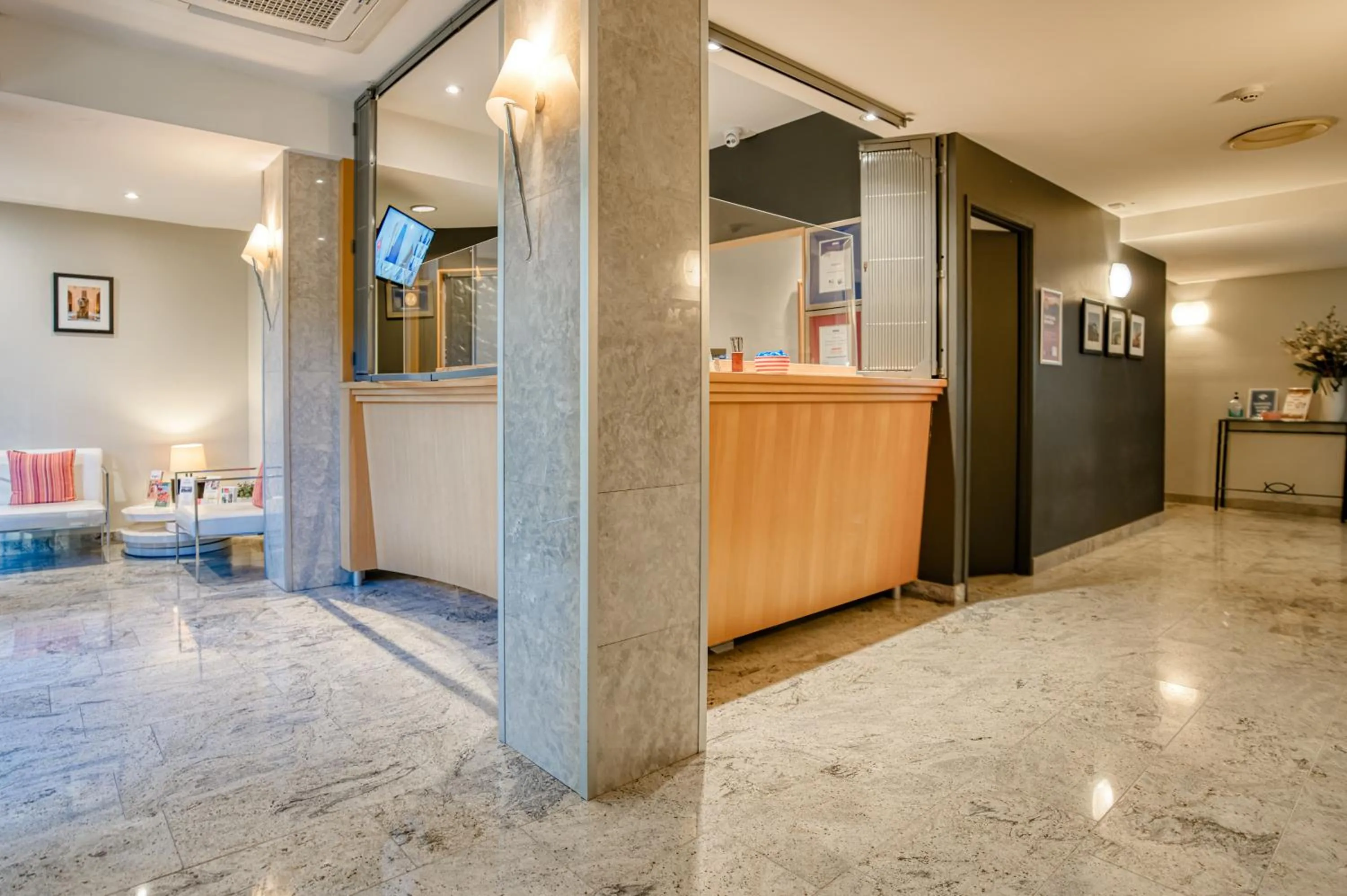 Lobby or reception in Il Mondo Boutique Hotel