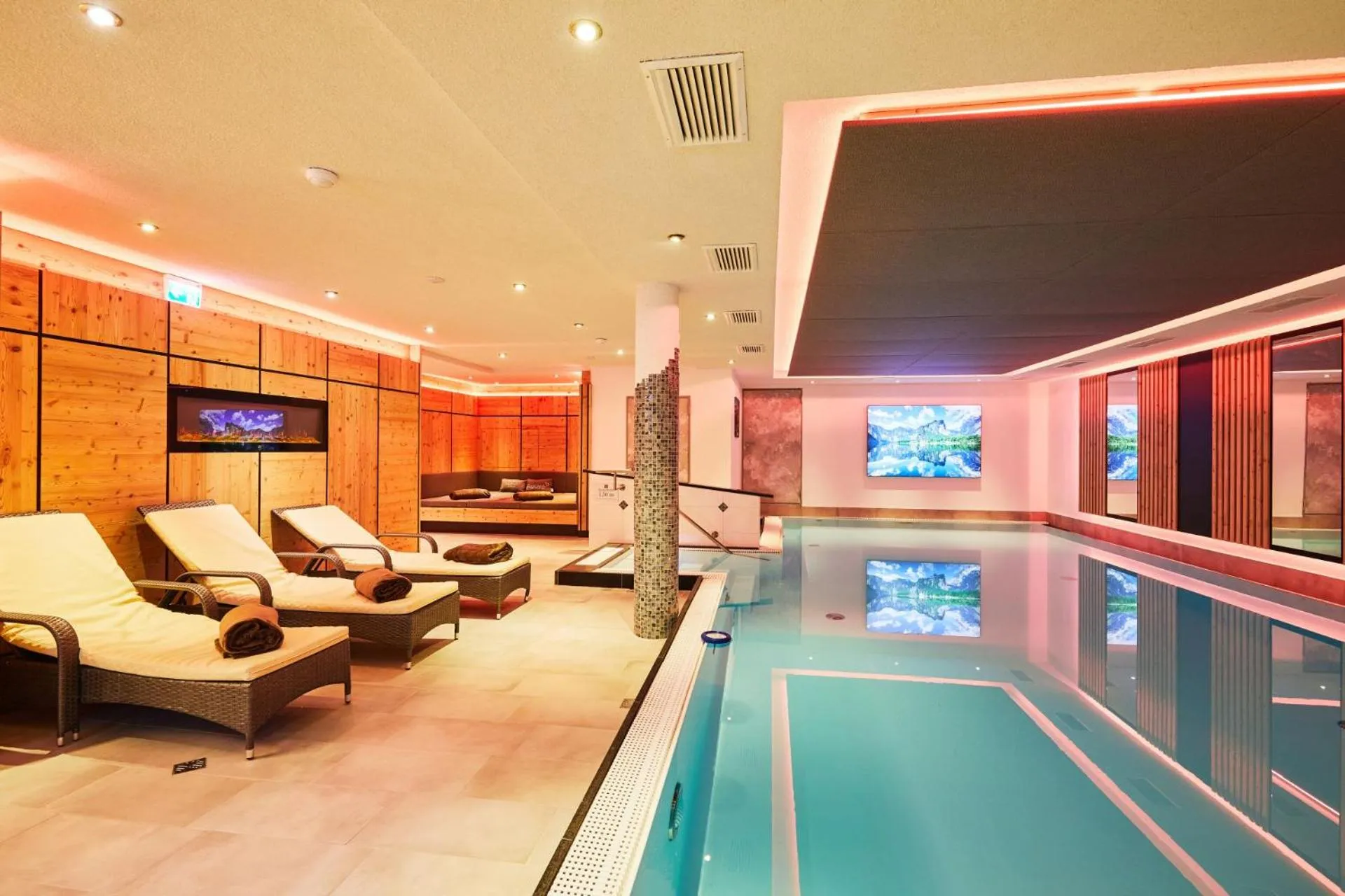 Pool view in Hotel Rupertihof