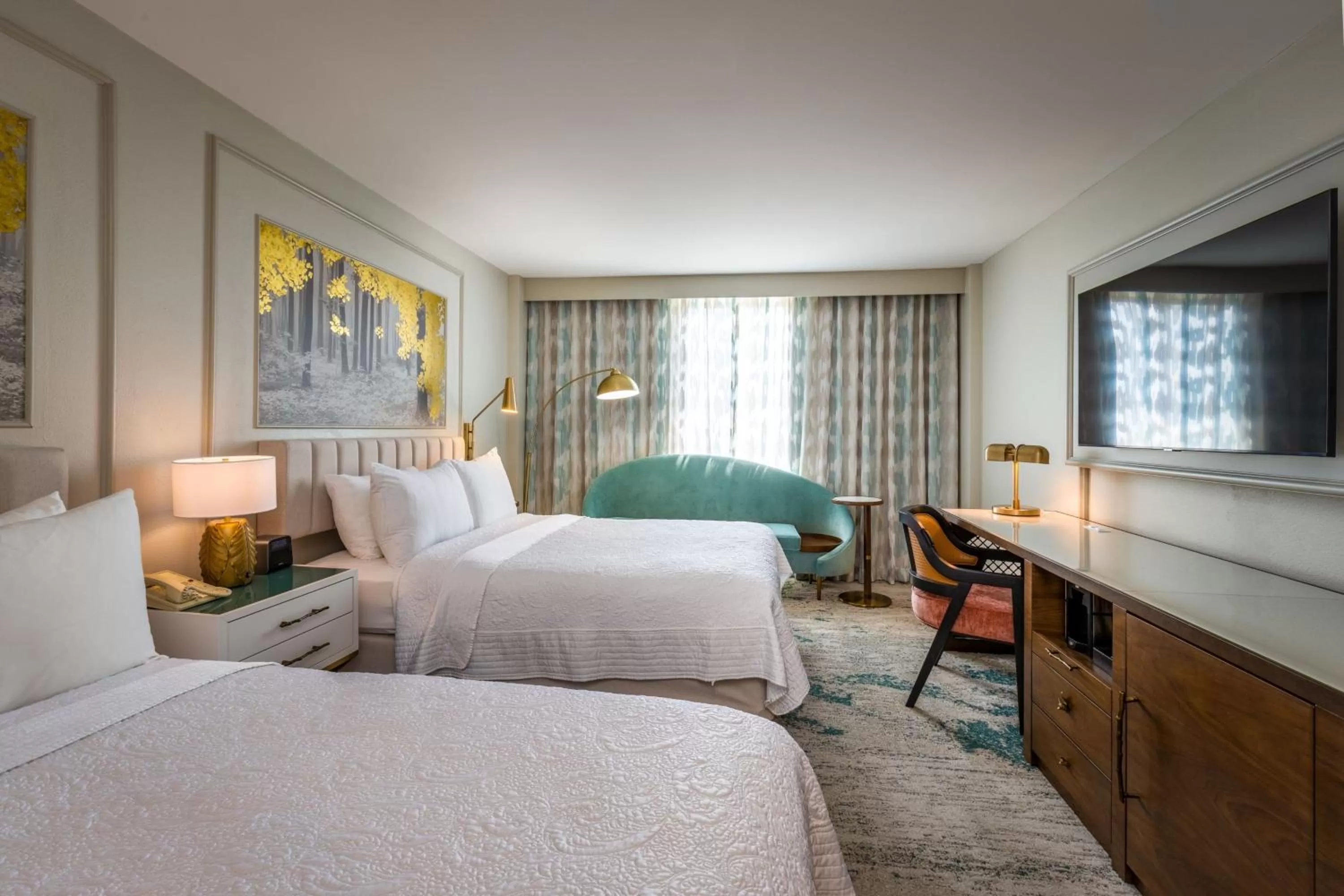 Photo of the whole room, Bed in Castle Hotel, Autograph Collection