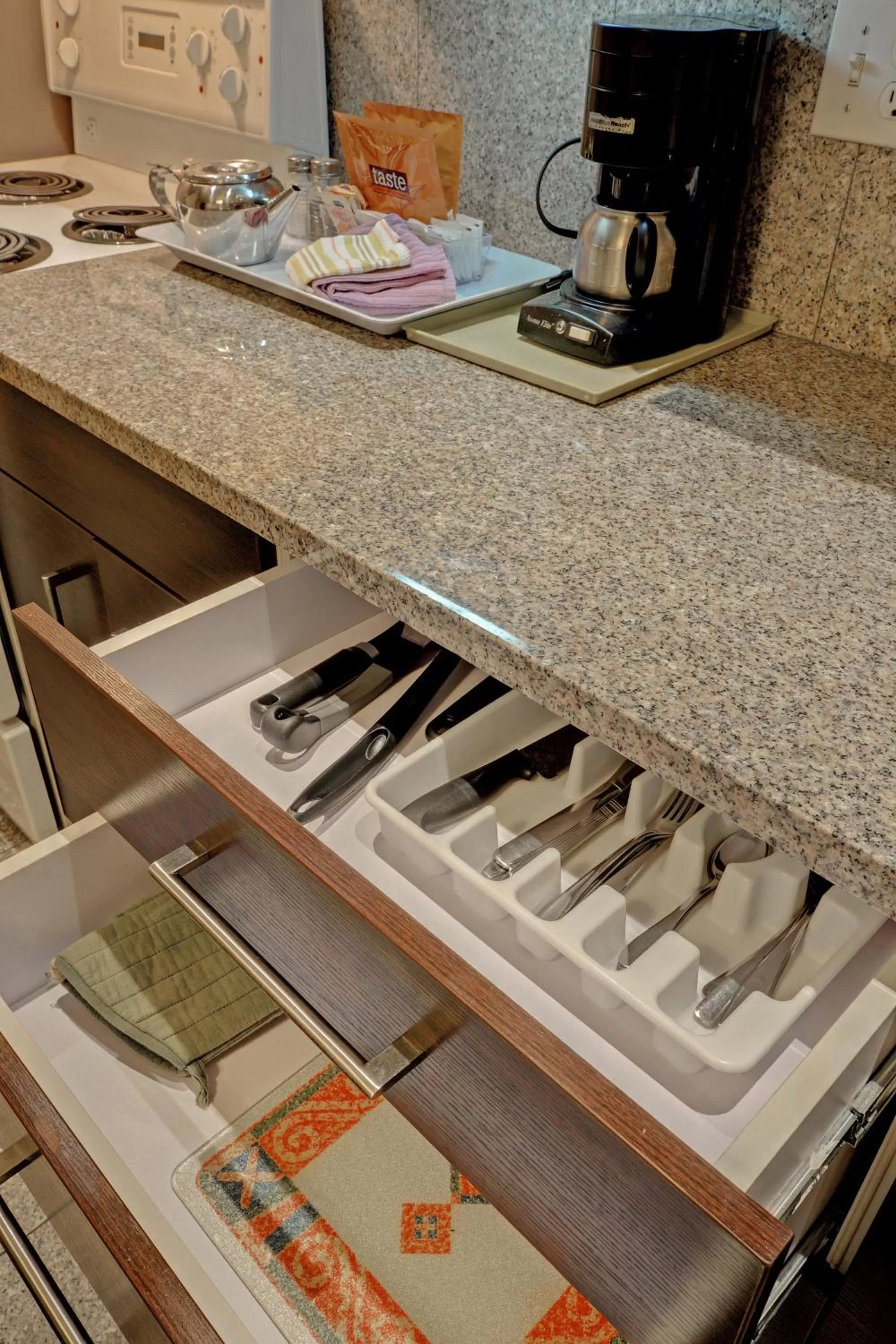 Coffee/tea facilities in Helm's Inn