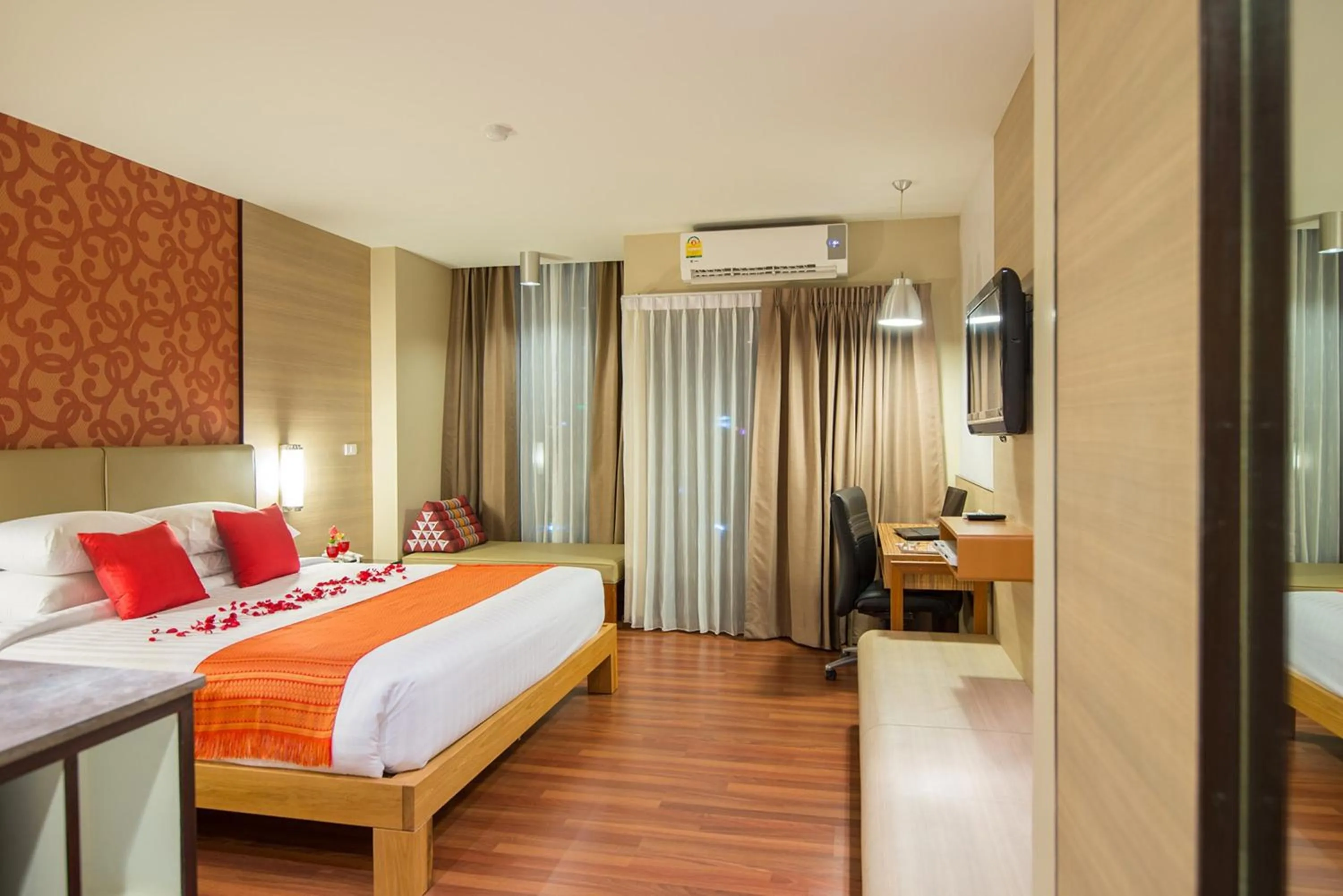 Bed in Marsi Hotel Bangkok