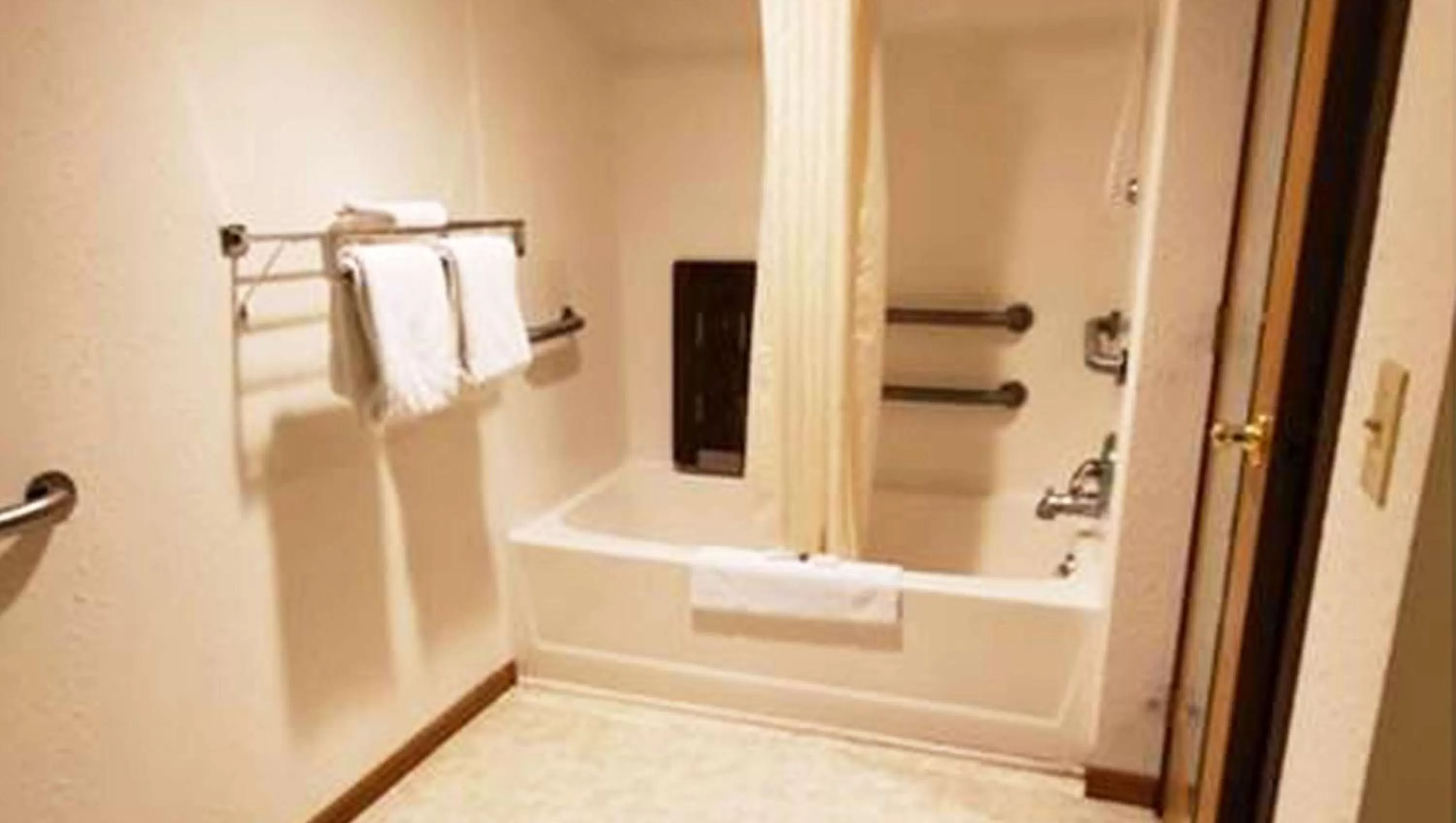 Bathroom in Jasper Ridge Inn Ishpeming