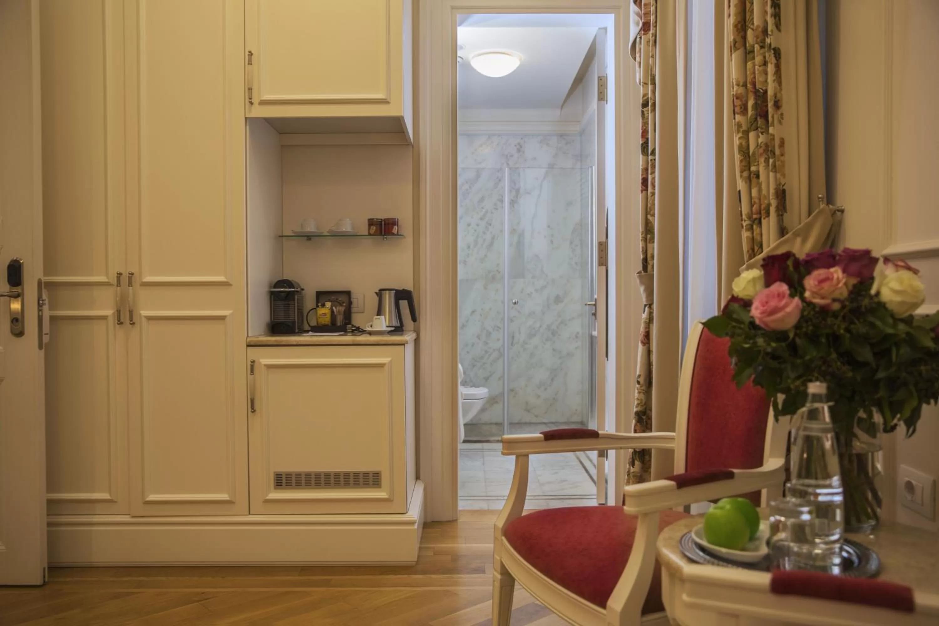 Bathroom in Corinne Art & Boutique Hotel