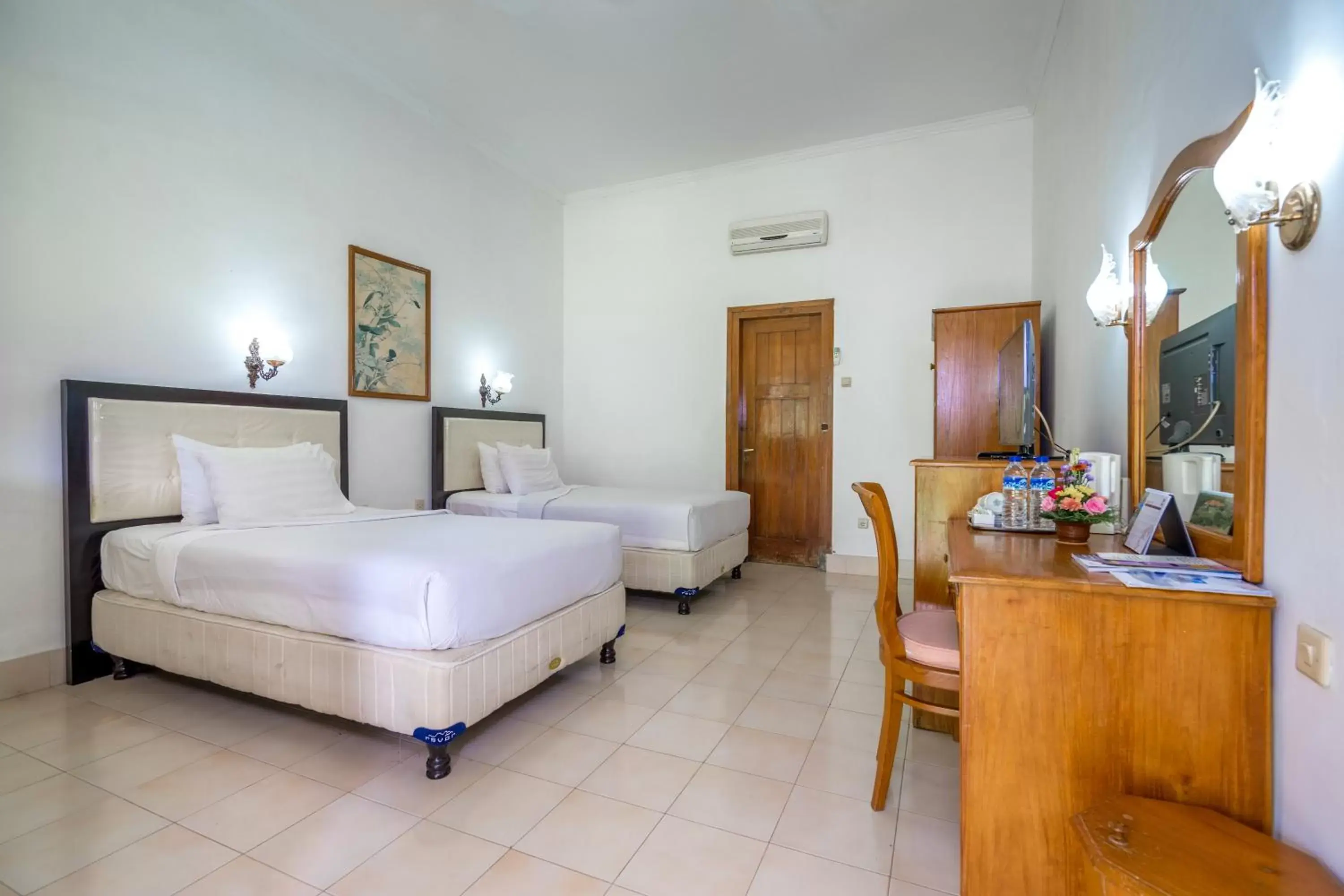 Deluxe Double or Twin Room in Inna Bali Heritage Hotel Deluxe Double or Twin Room in Inna Bali Heritage Hotel