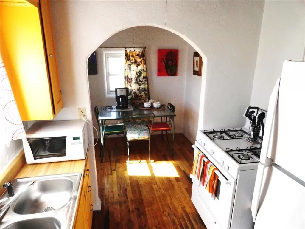 Kitchen/Kitchenette in Pelican Spa