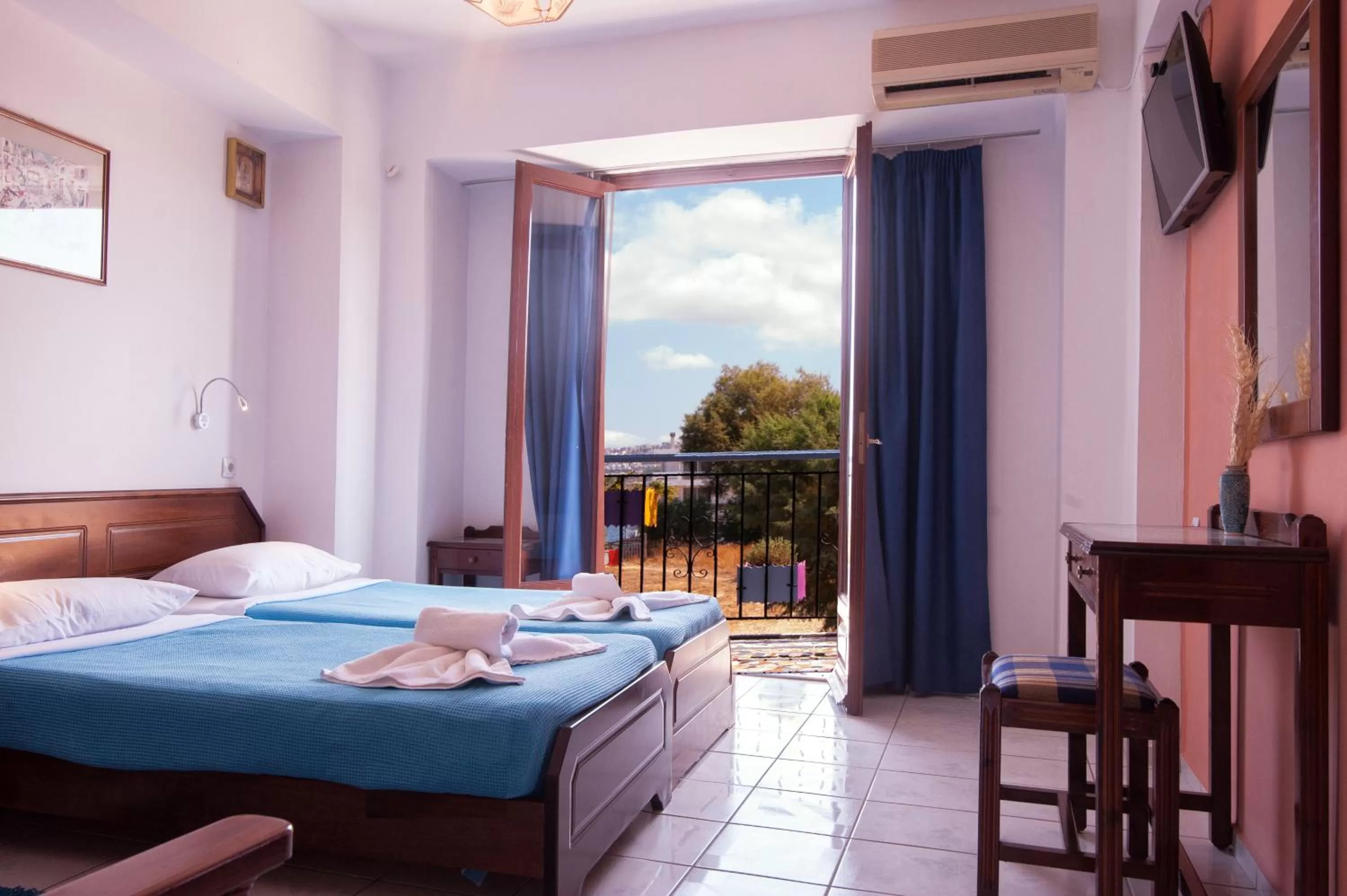 View (from property/room), Bed in Poco Loco Bed & Breakfast