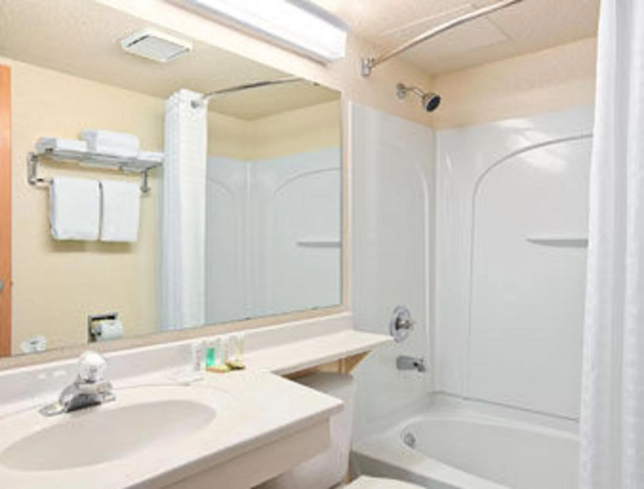 Queen Room with Two Queen Beds - Smoking in Super 8 by Wyndham Bloomington/Airport