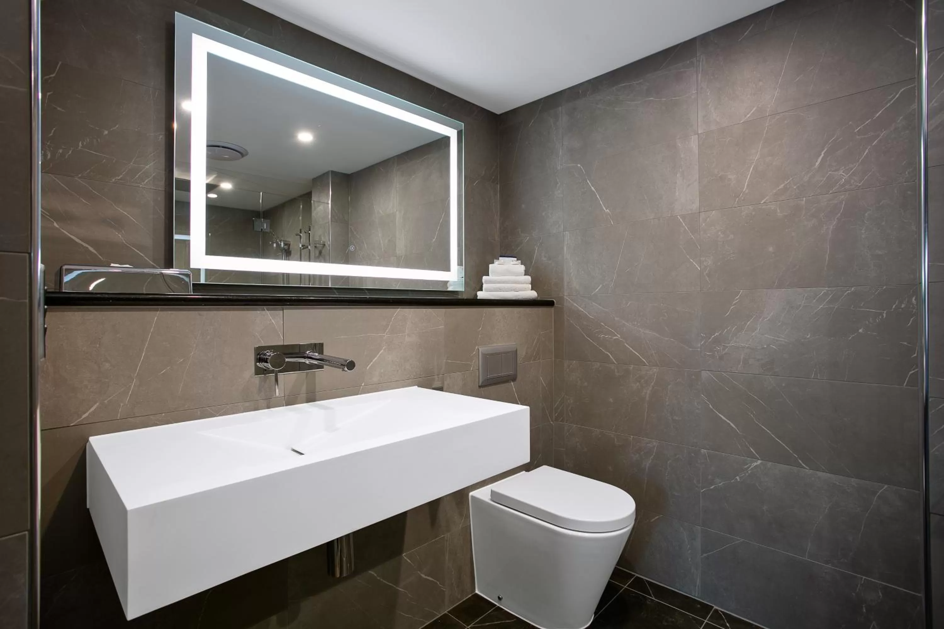 Shower in Best Western Sanctuary Inn