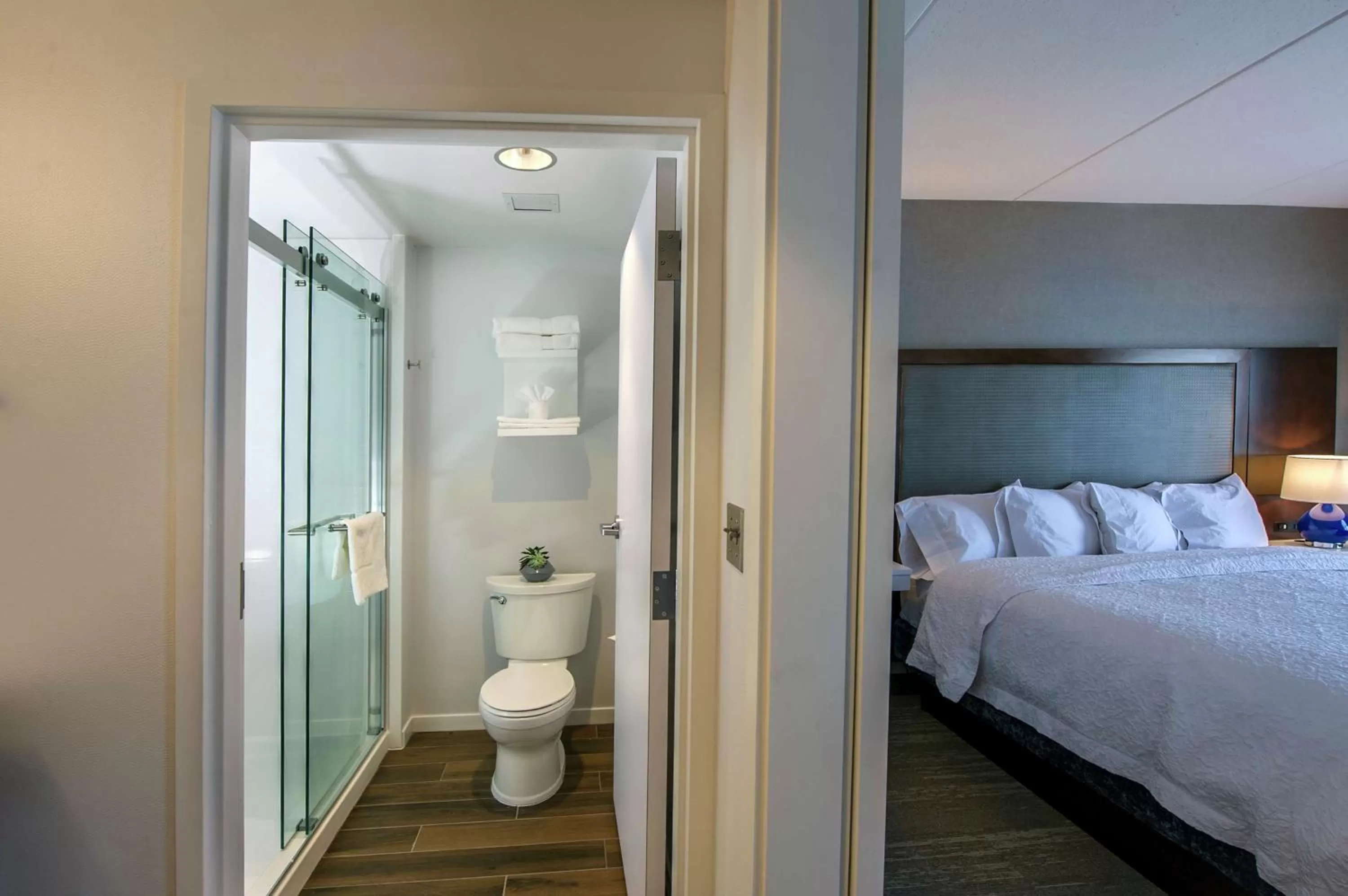 Bed in Hampton Inn & Suites/Foxborough/Mansfield