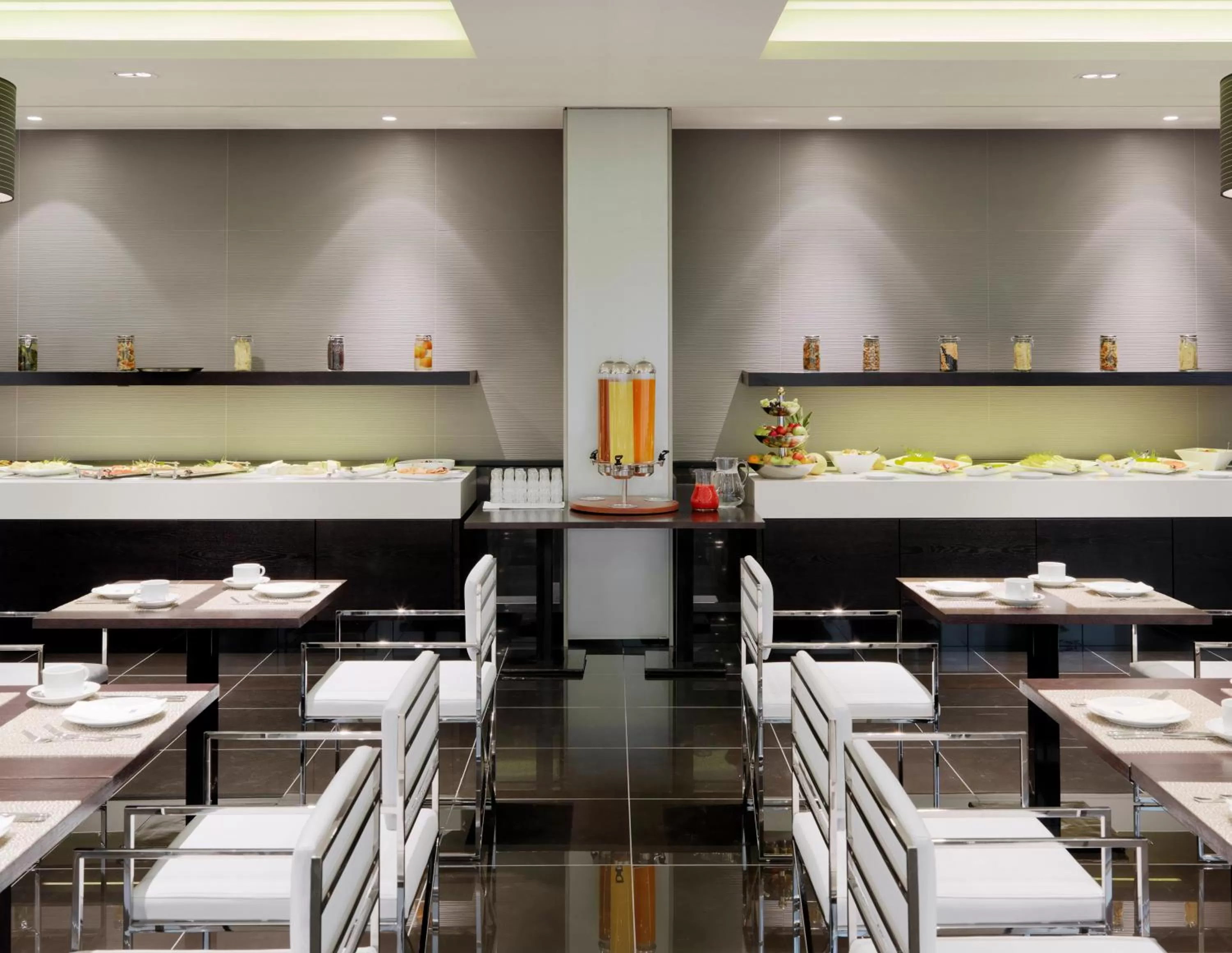 Restaurant/places to eat in H10 Berlin Ku'Damm