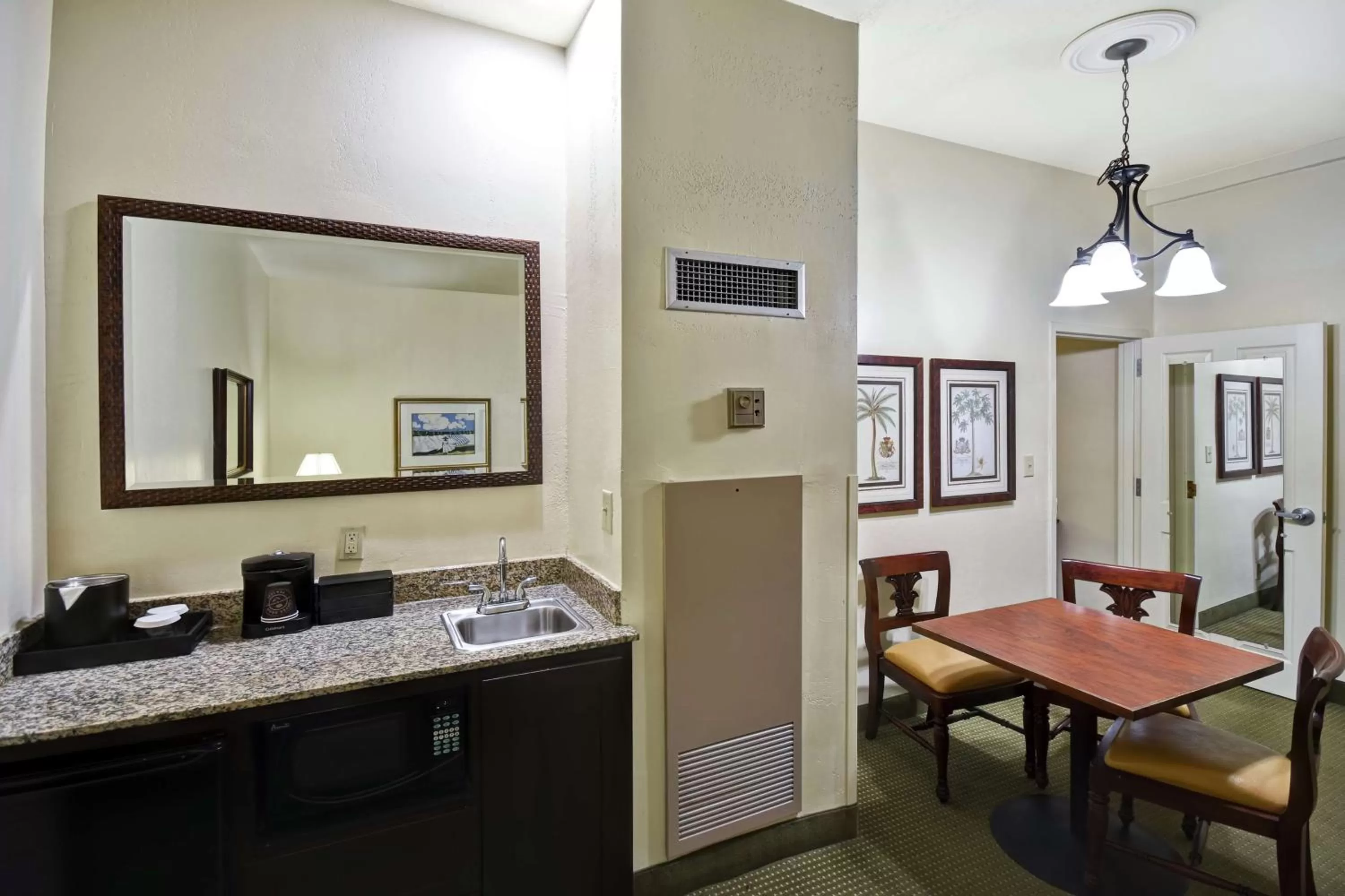 Kitchen or kitchenette in Embassy Suites Charleston - Historic District