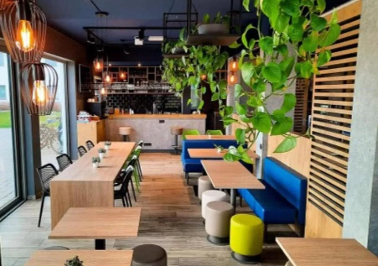 Restaurant/places to eat in ibis budget Oostende Airport