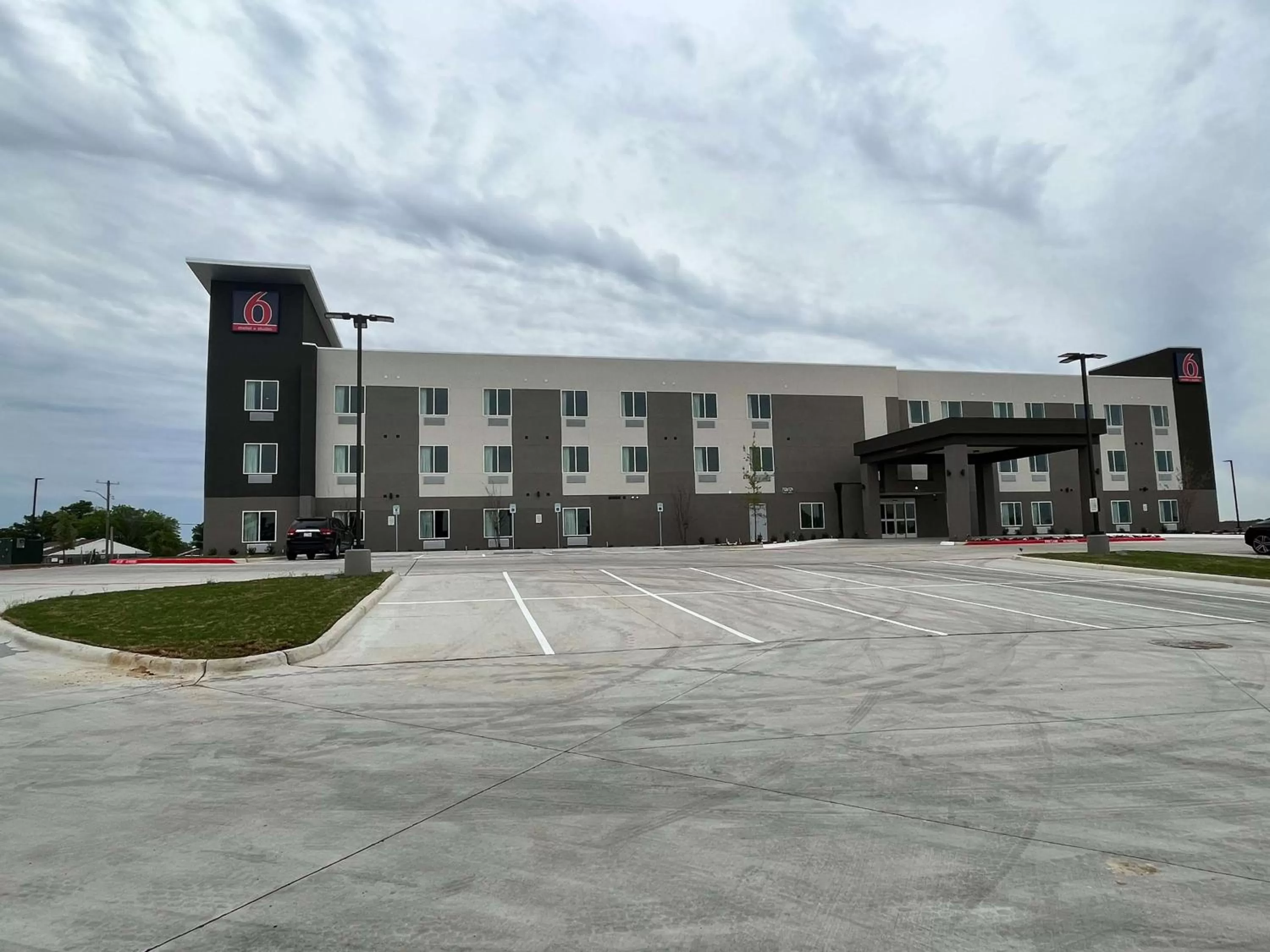 Property building in Motel 6 Fort Worth TX Lake Worth