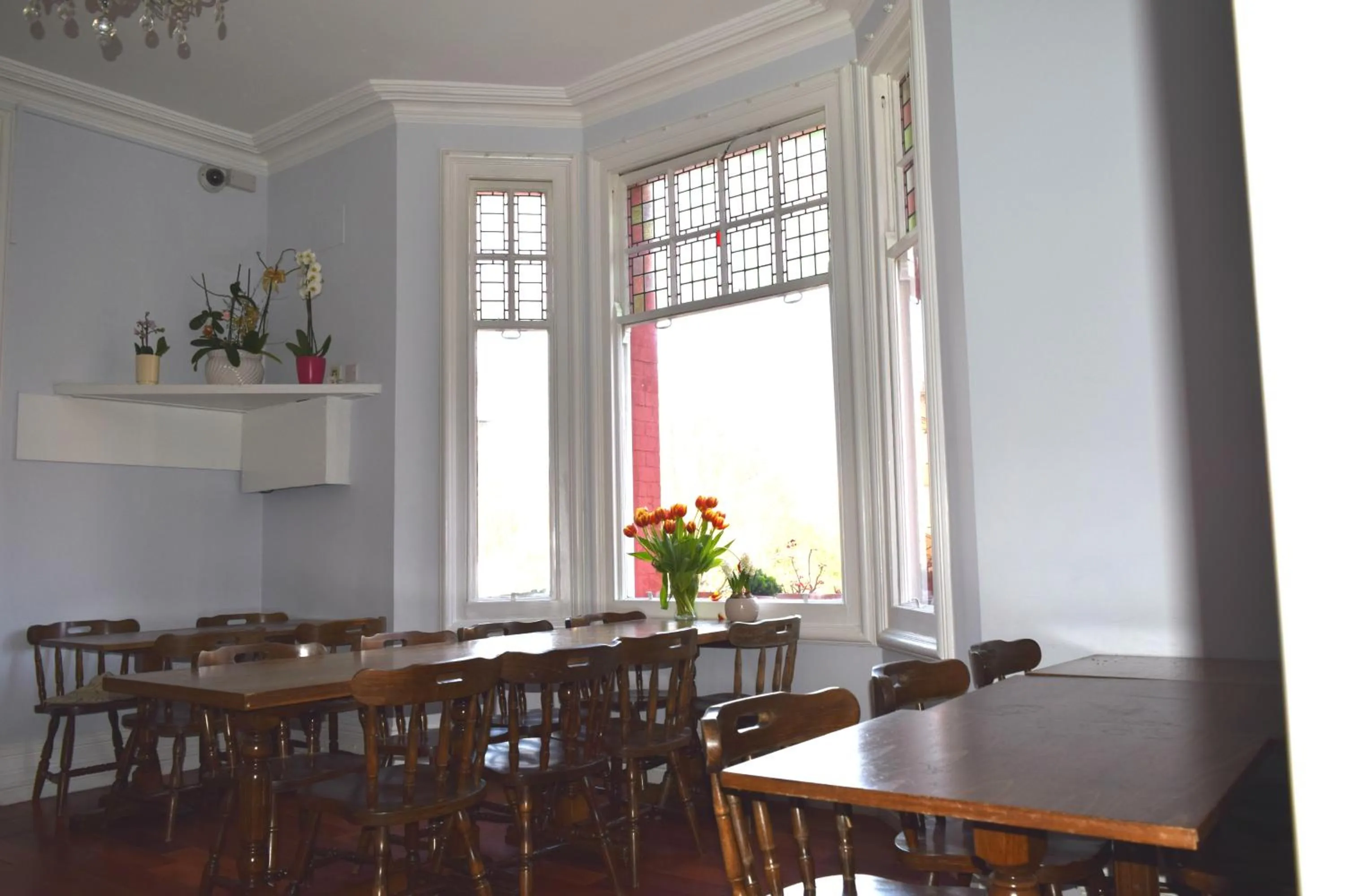 Restaurant/places to eat in Charlie Hotel