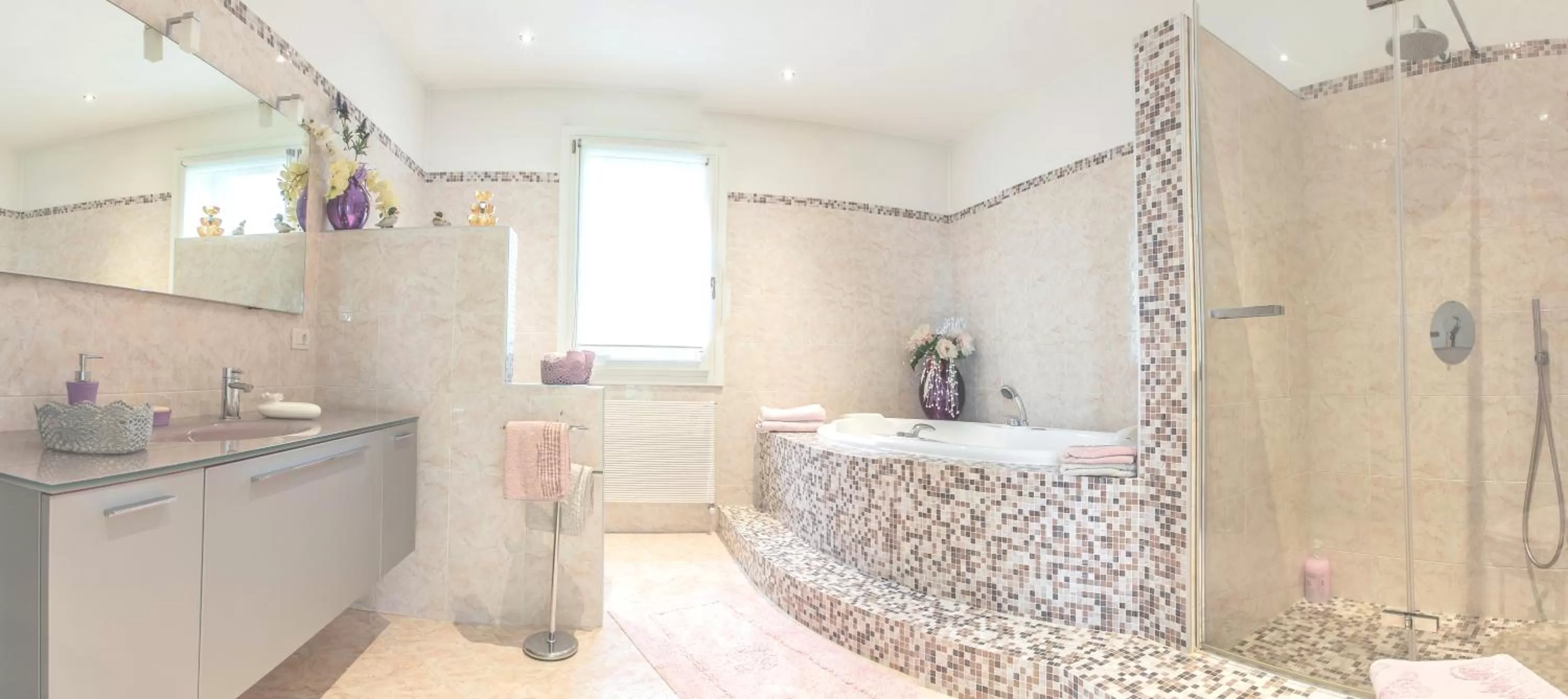 Shower in Pool & Garden Villa Lelia