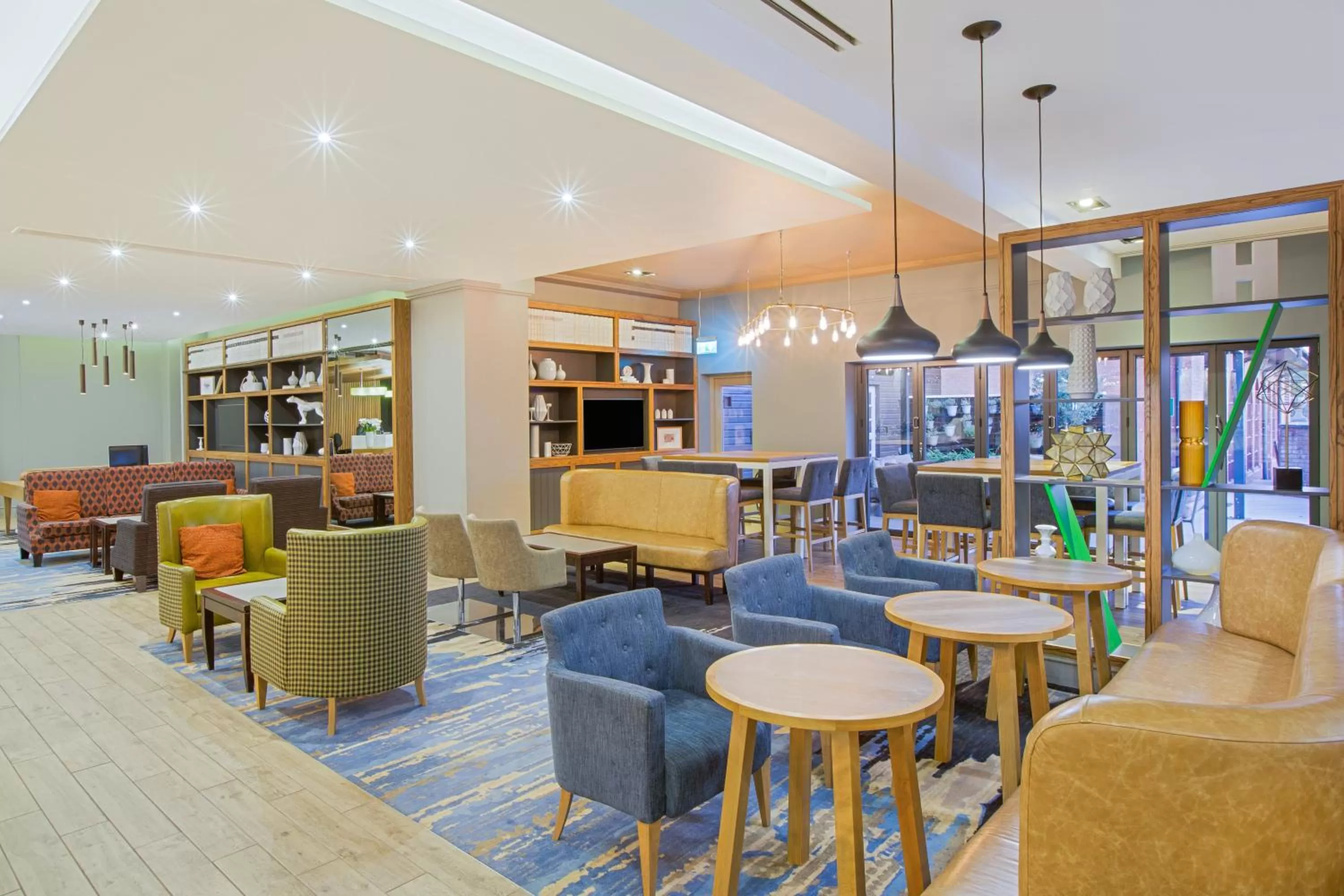 Lobby or reception in Crowne Plaza Solihull by IHG