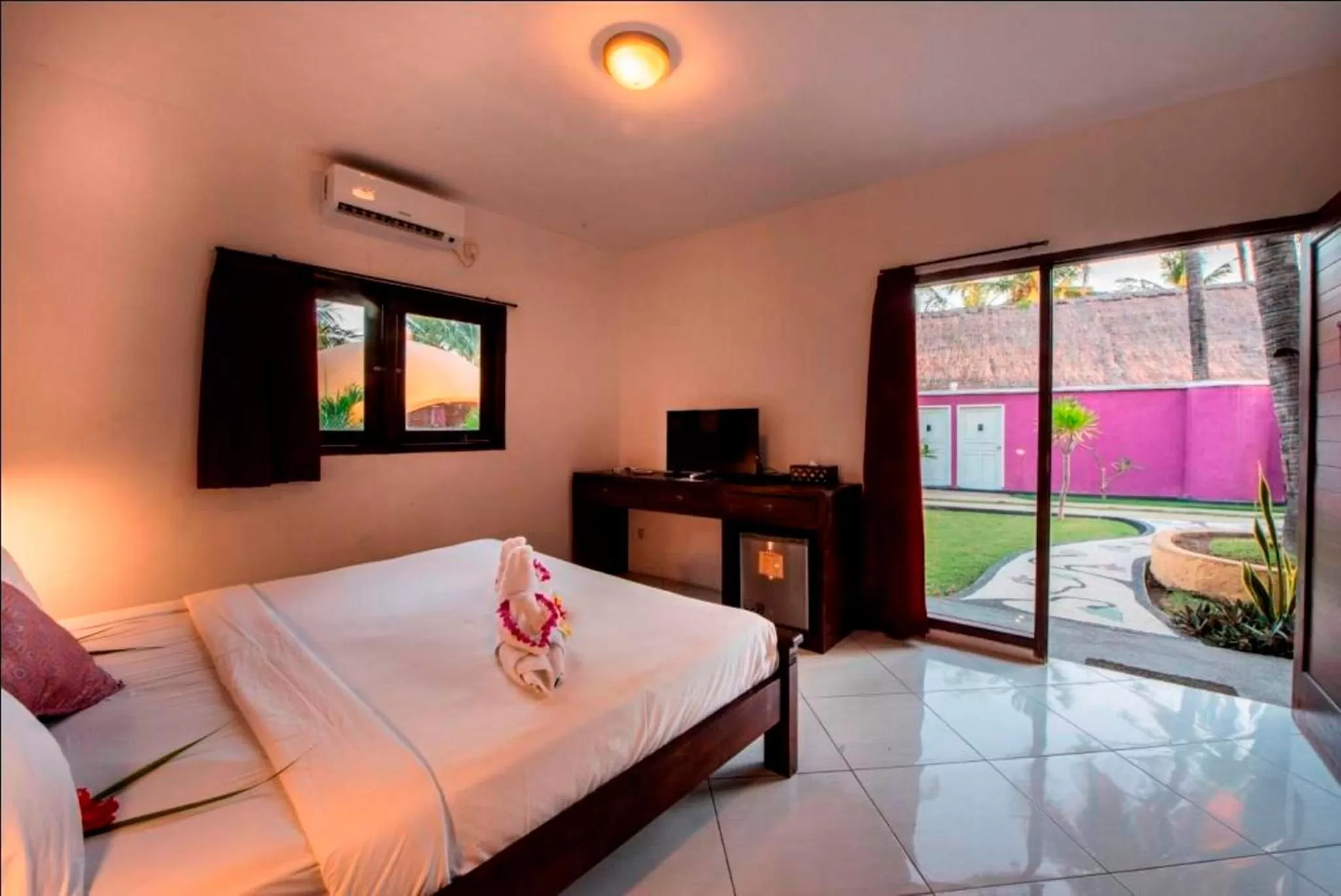 Garden, Bed in Bel Air Resort