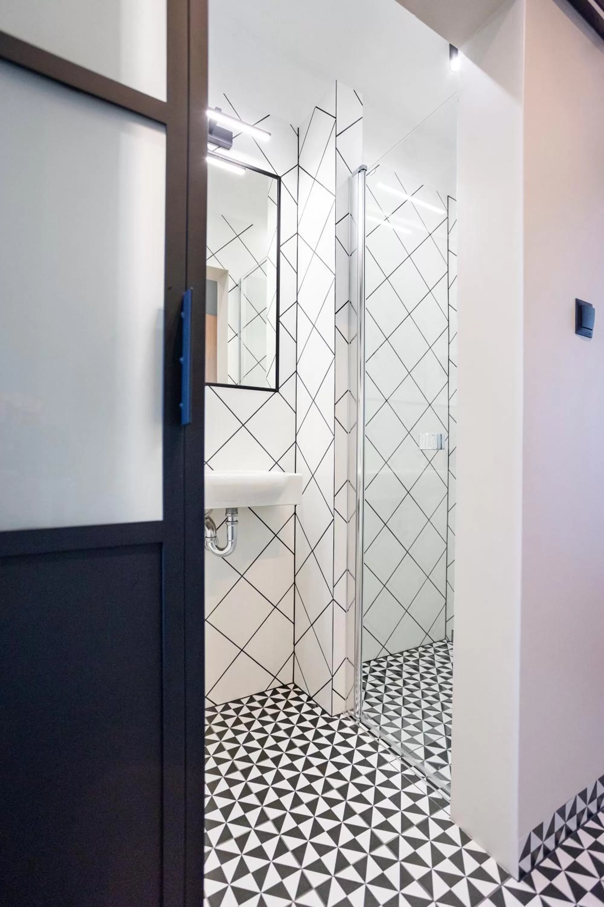 Shower in Szuflada Rooms