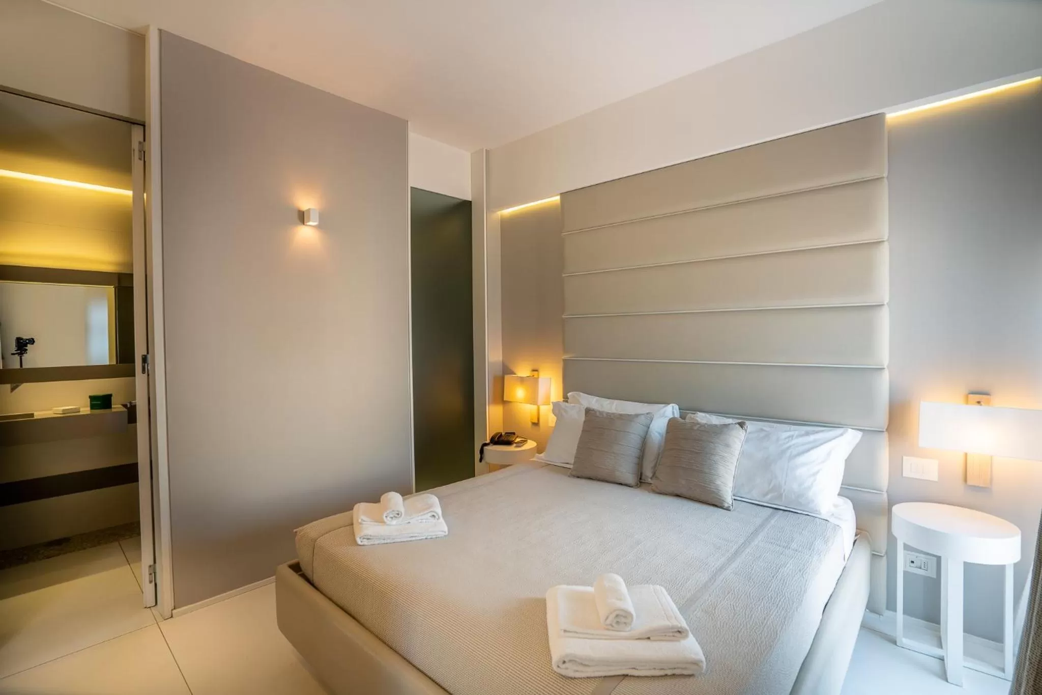 Photo of the whole room, Bed in Covo dei Saraceni