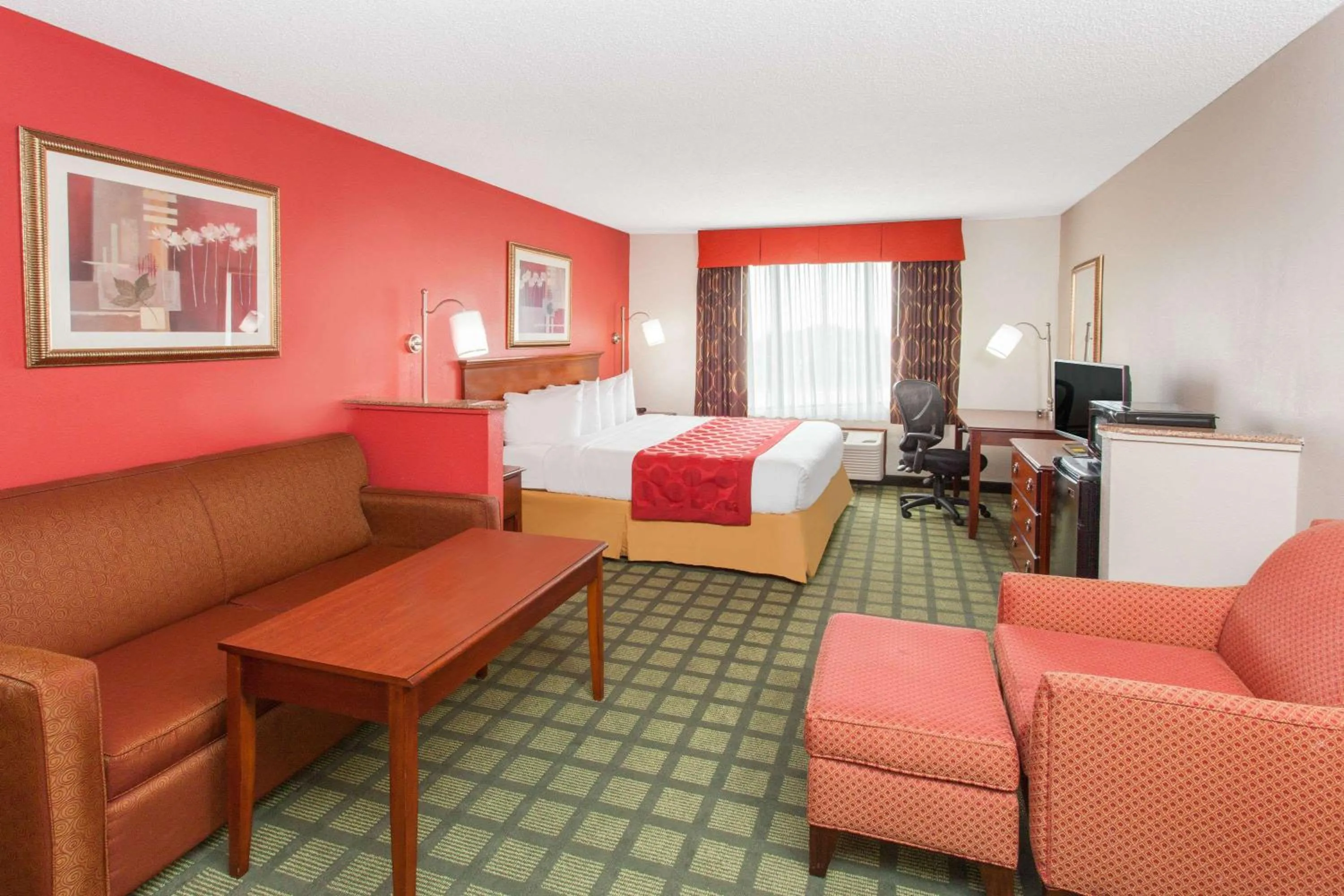Photo of the whole room, Bed in Ramada Limited Decatur