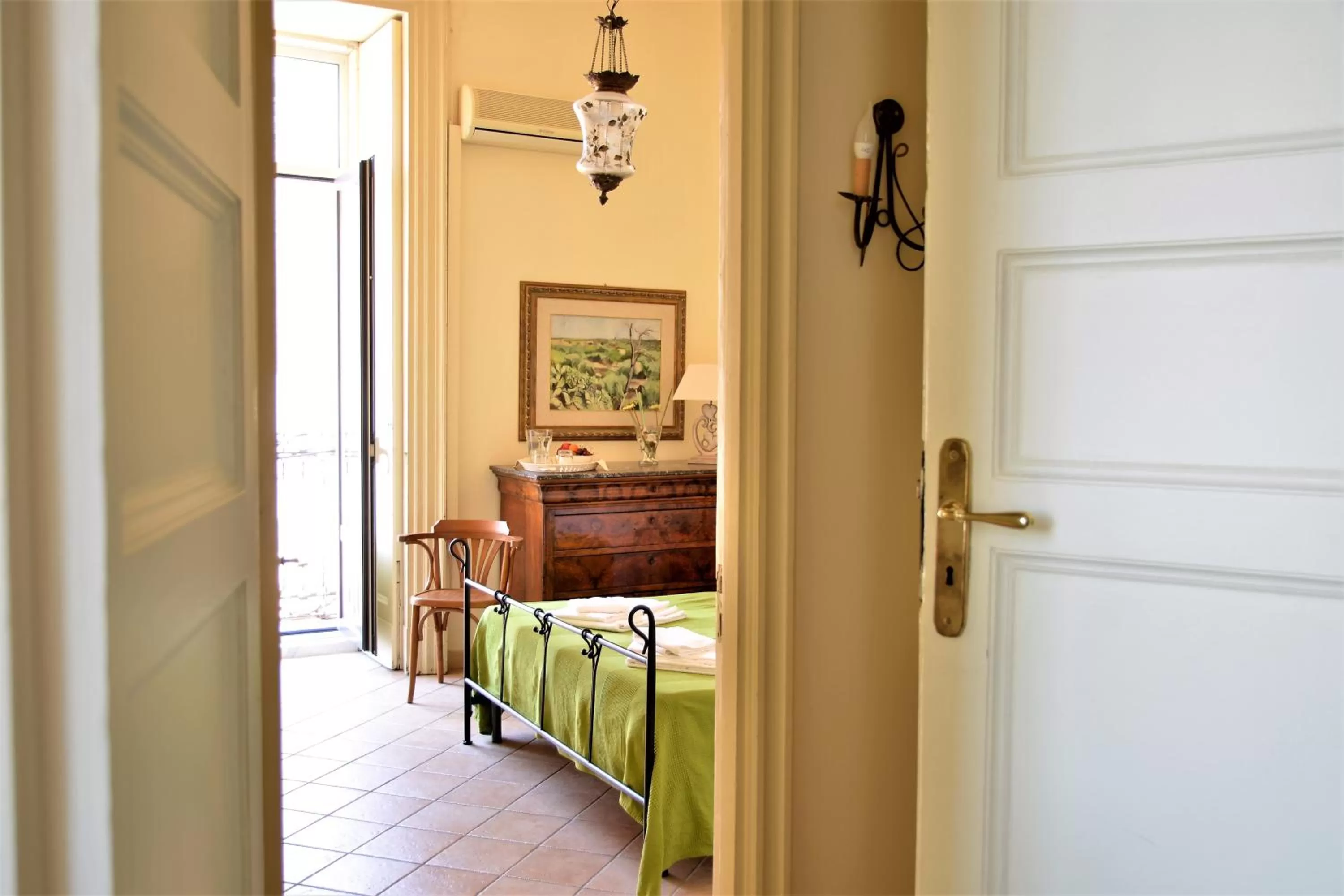 Photo of the whole room in B&B al Teatro Massimo