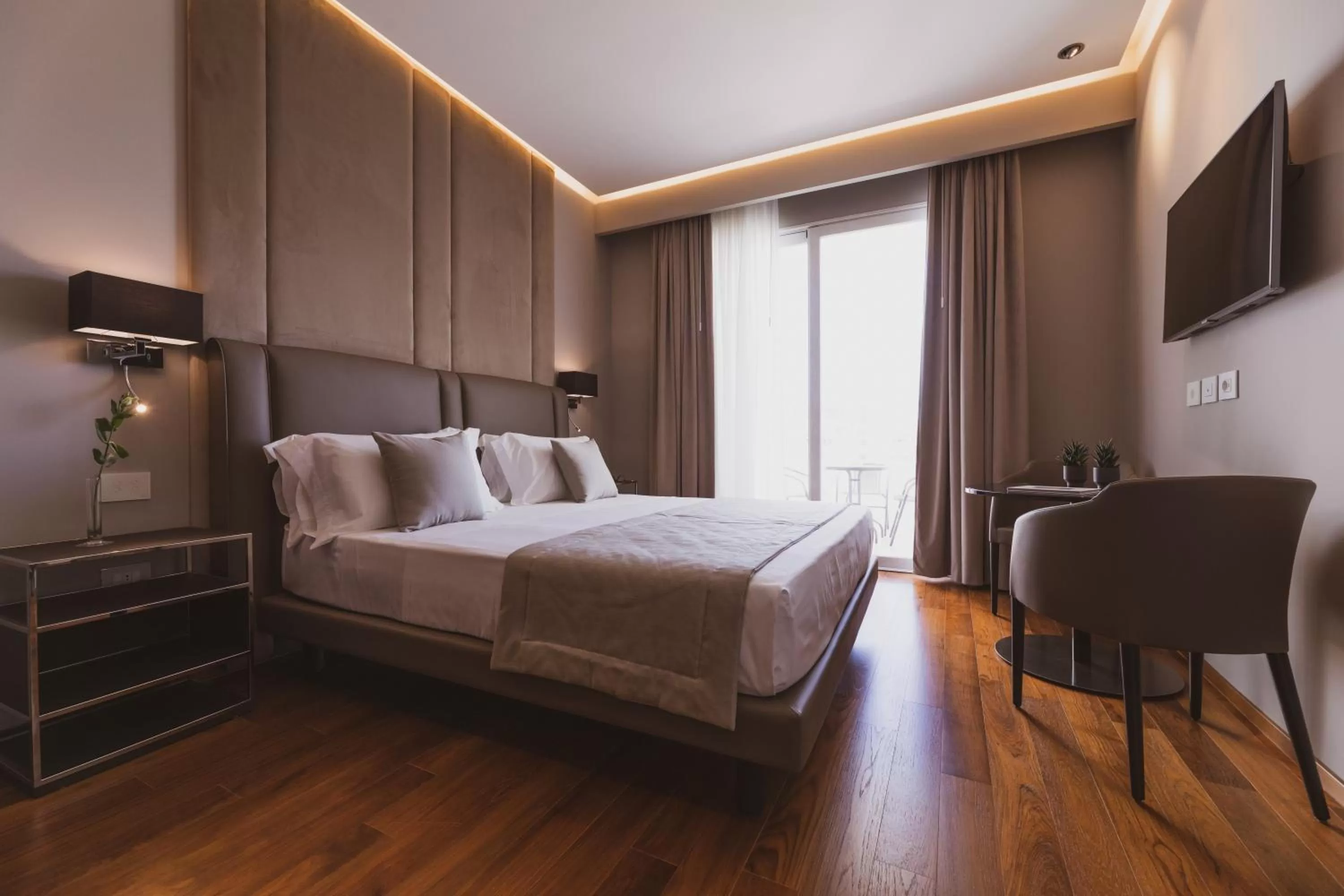 Balcony/Terrace, Bed in Callistos Hotel & Spa