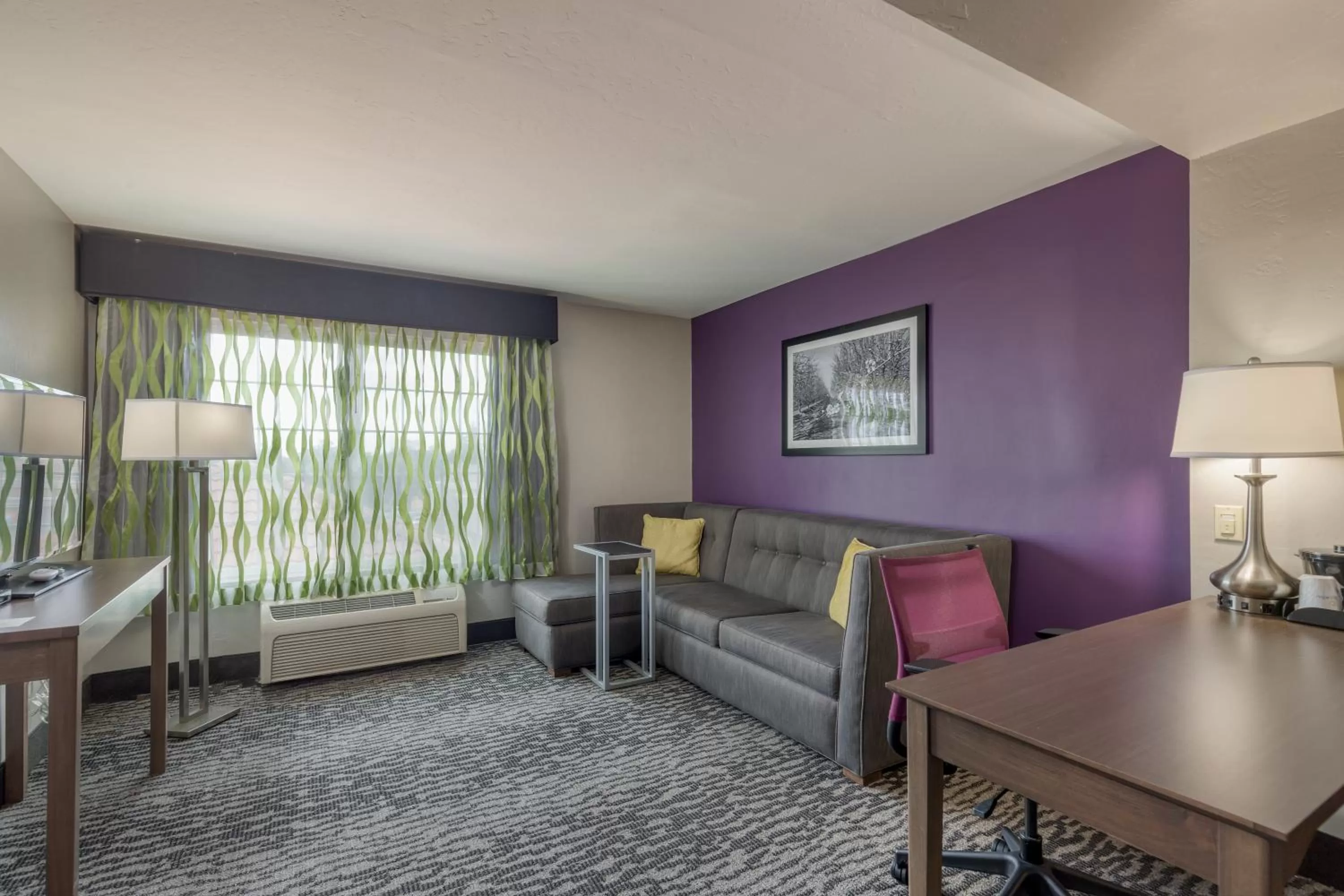 Living room in La Quinta by Wyndham Visalia/Sequoia Gateway